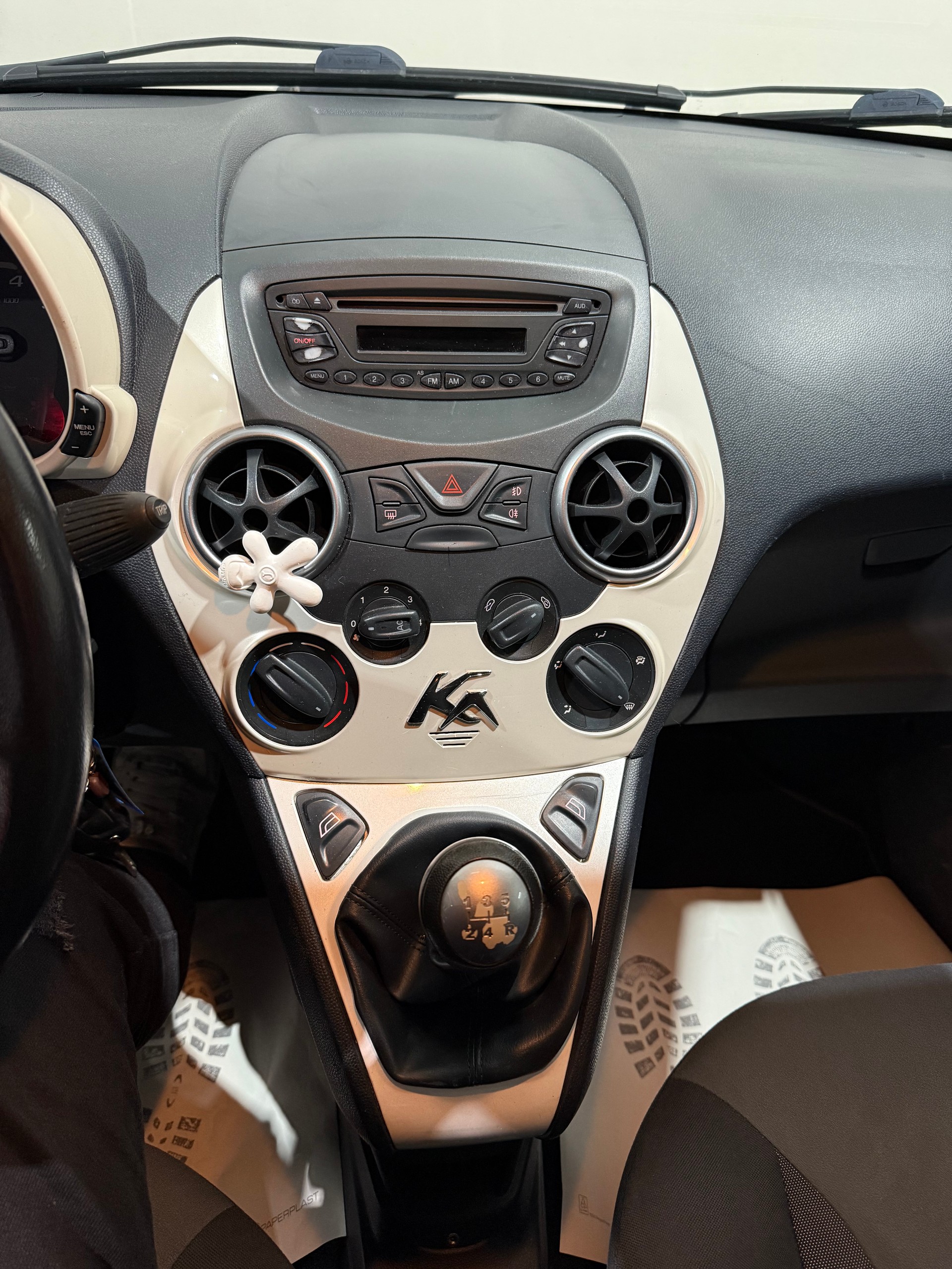 FORD KA 1.25 Titanium-image-12