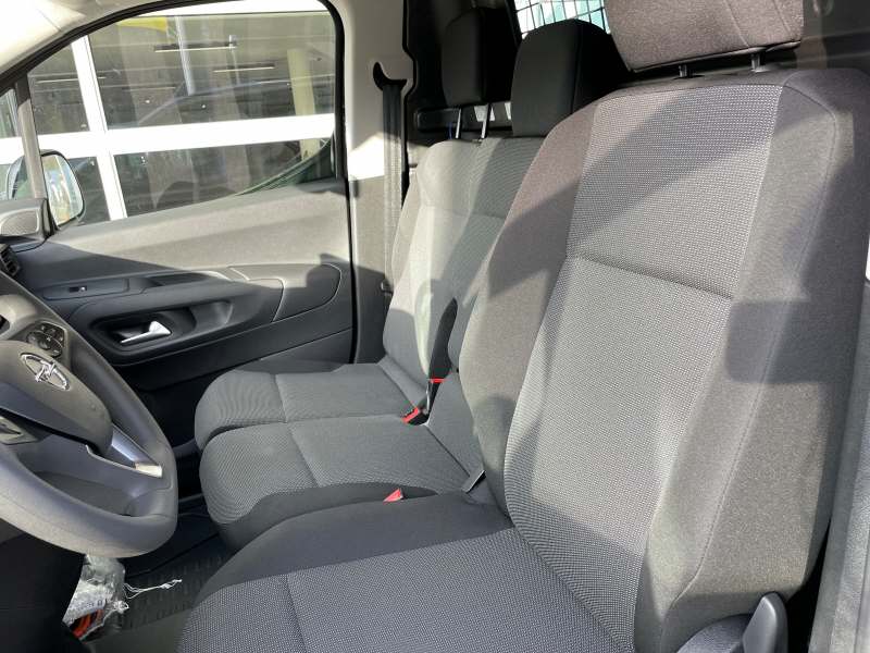 OPEL Combo-e Cargo 2.4 t Electric-image-4