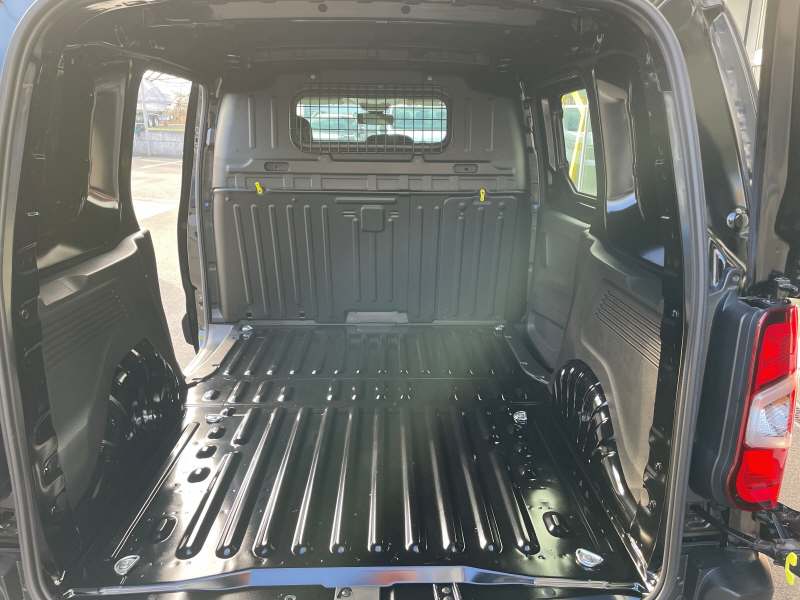 OPEL Combo-e Cargo 2.4 t Electric-image-10