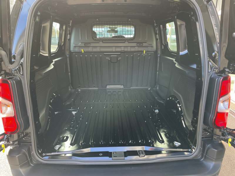 OPEL Combo-e Cargo 2.4 t Electric-image-11