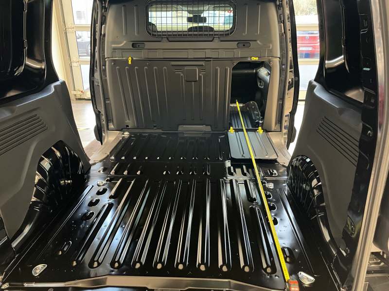 OPEL Combo-e Cargo 2.4 t Electric-image-12