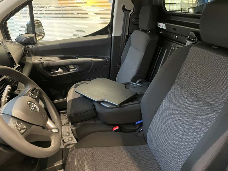 OPEL Combo-e Cargo 2.4 t Electric-image-15