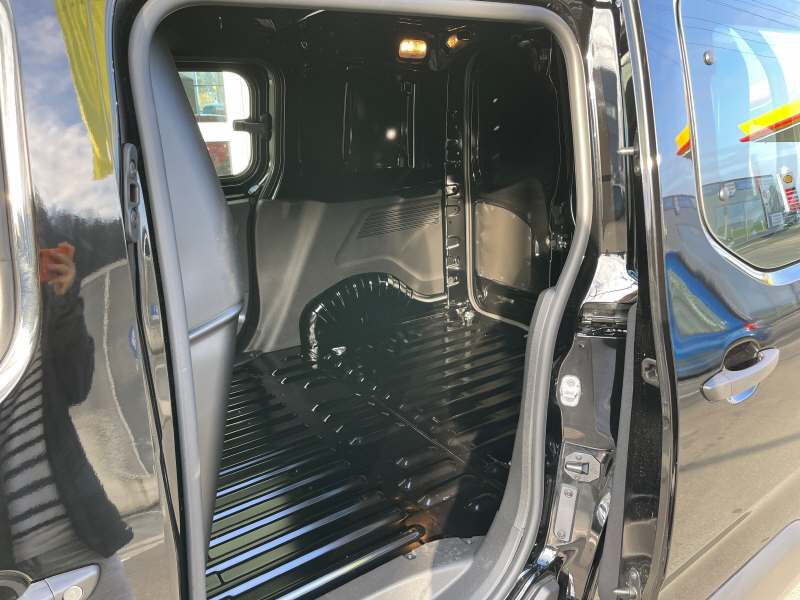 OPEL Combo-e Cargo 2.4 t Electric-image-9