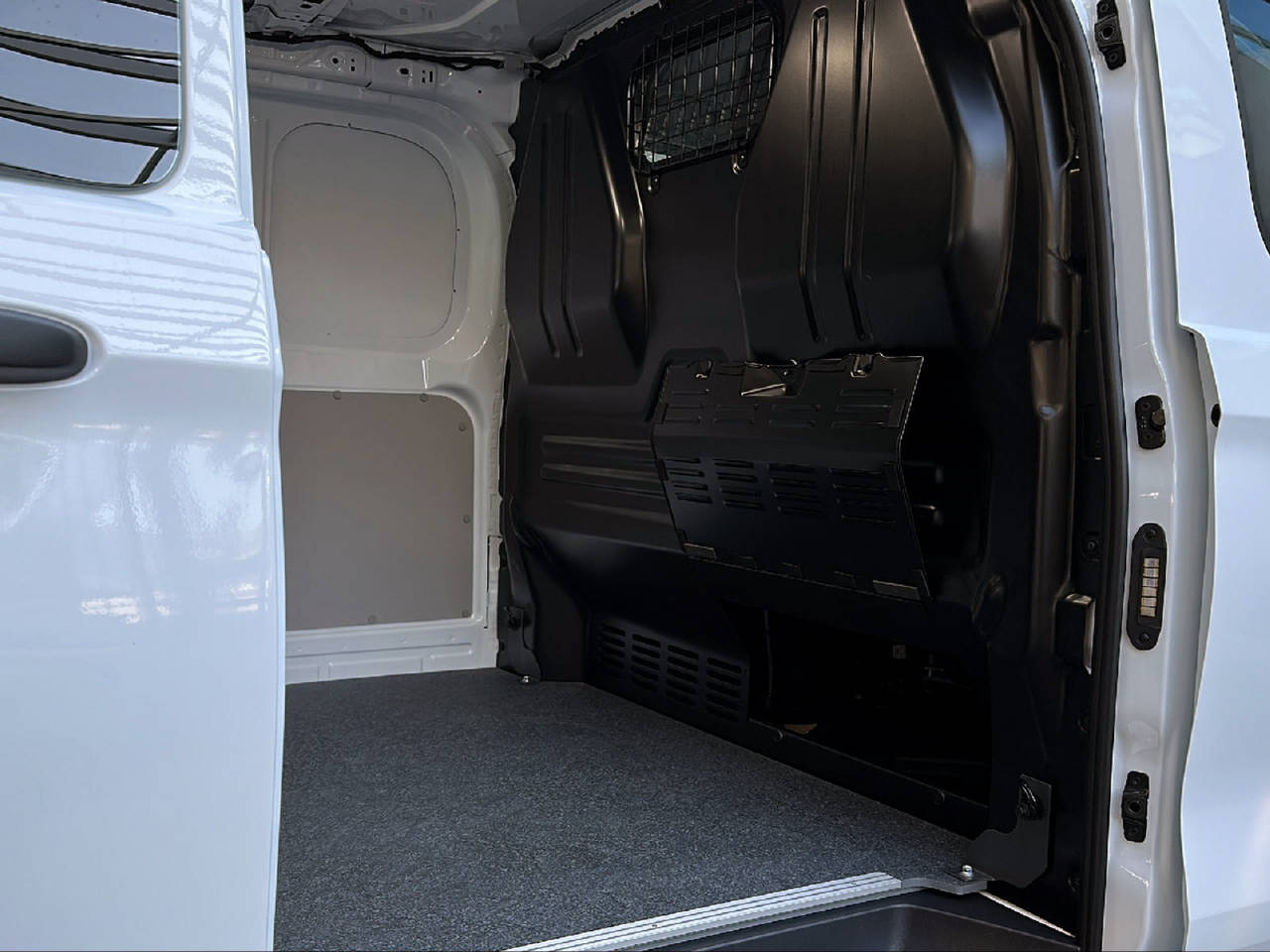 FORD Transit Custom Van 320 L1 2.0 EcoBlue 170 Trend-image-11