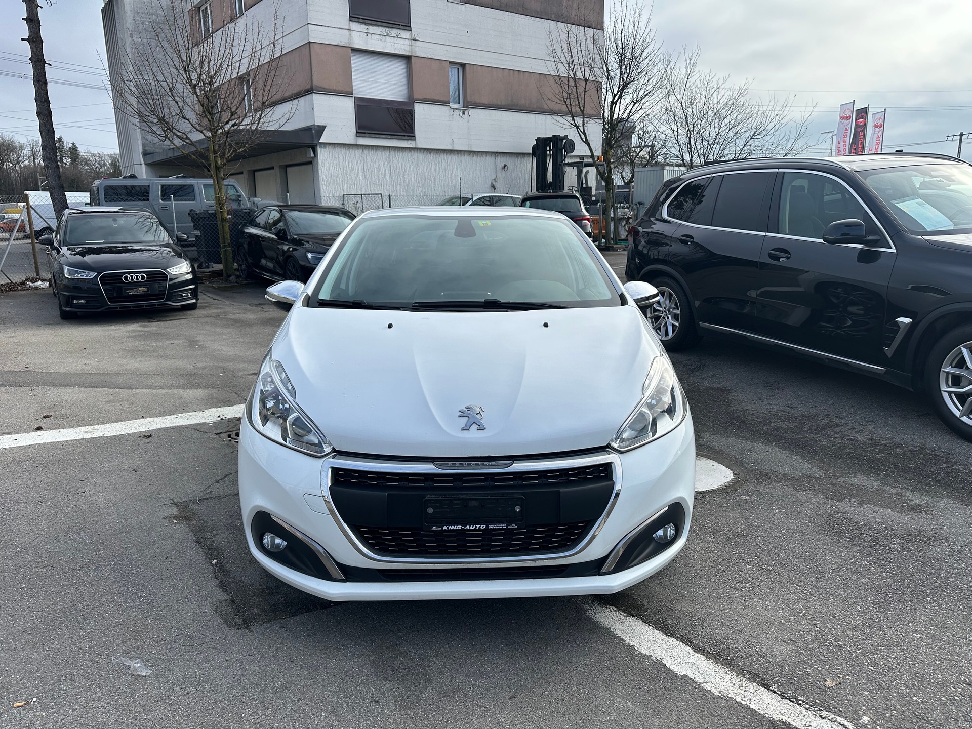 PEUGEOT 208 1.2 PureTech Signature-image-0