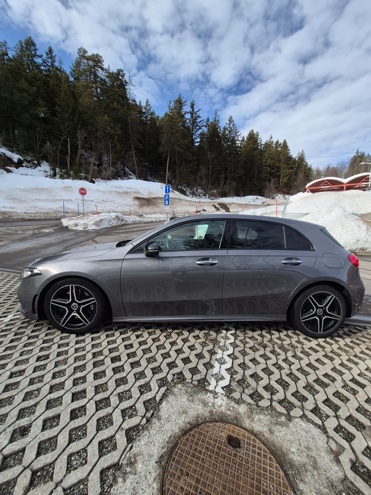 MERCEDES-BENZ A 250 AMG Line 7G-DCT-image-1