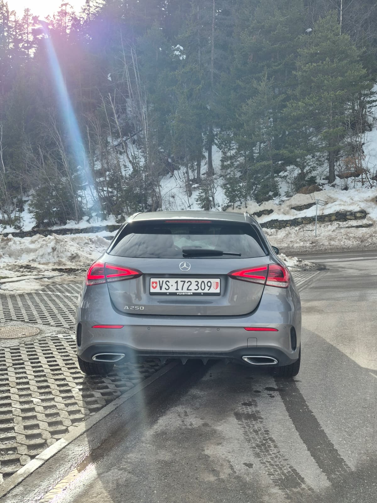 MERCEDES-BENZ A 250 AMG Line 7G-DCT-image-4