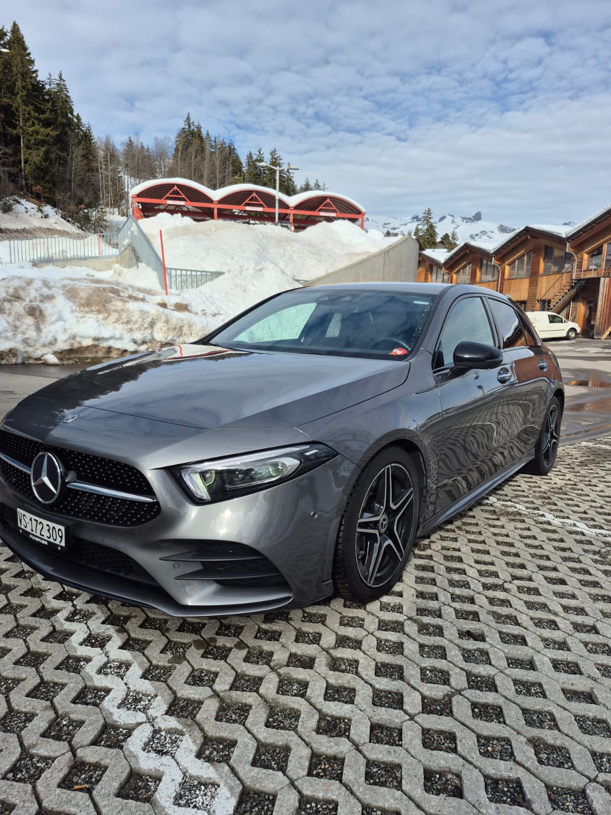 MERCEDES-BENZ A 250 AMG Line 7G-DCT-image-0