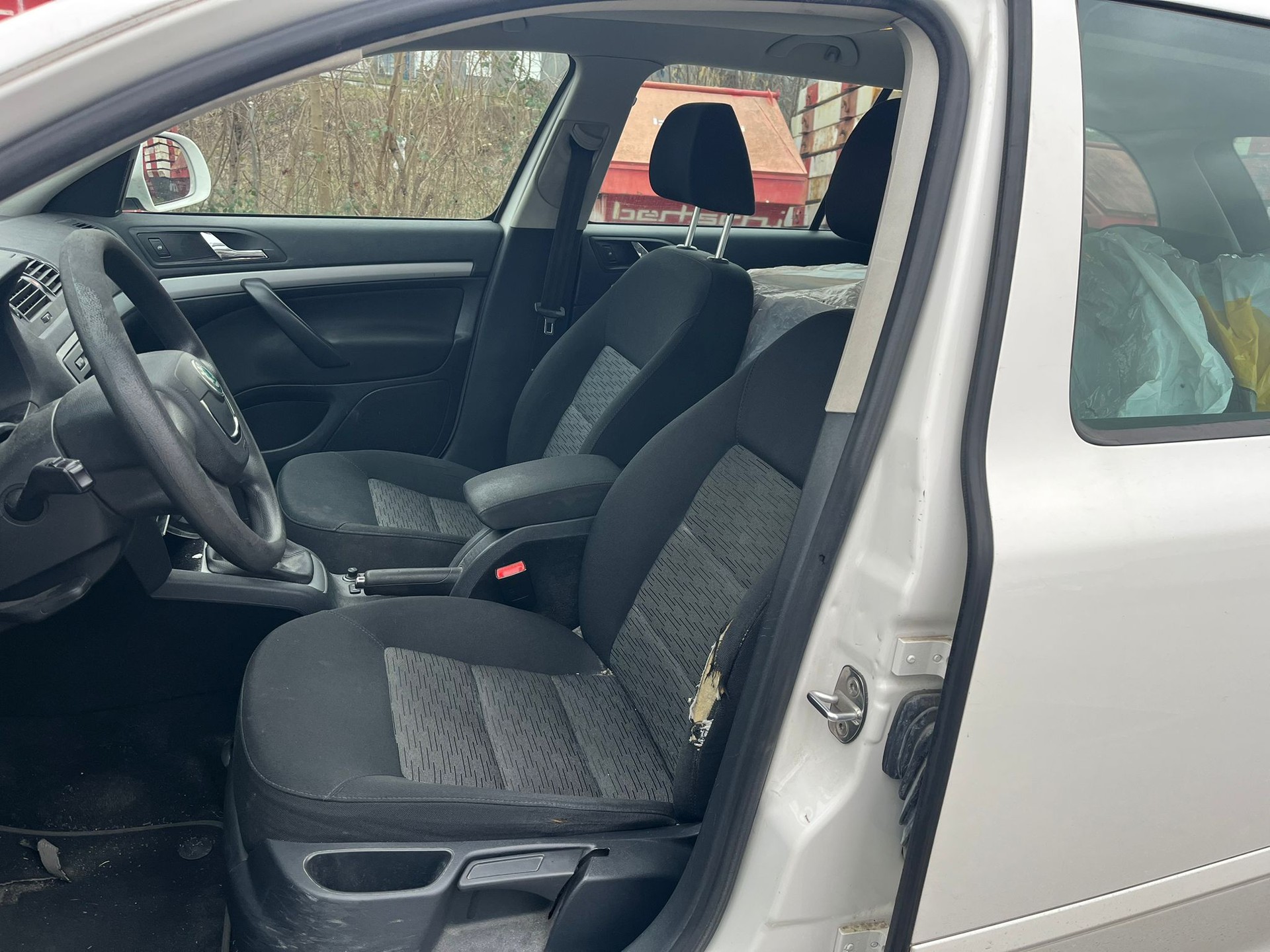 SKODA Octavia Combi 1.8 TSI Ambition 4x4-image-6