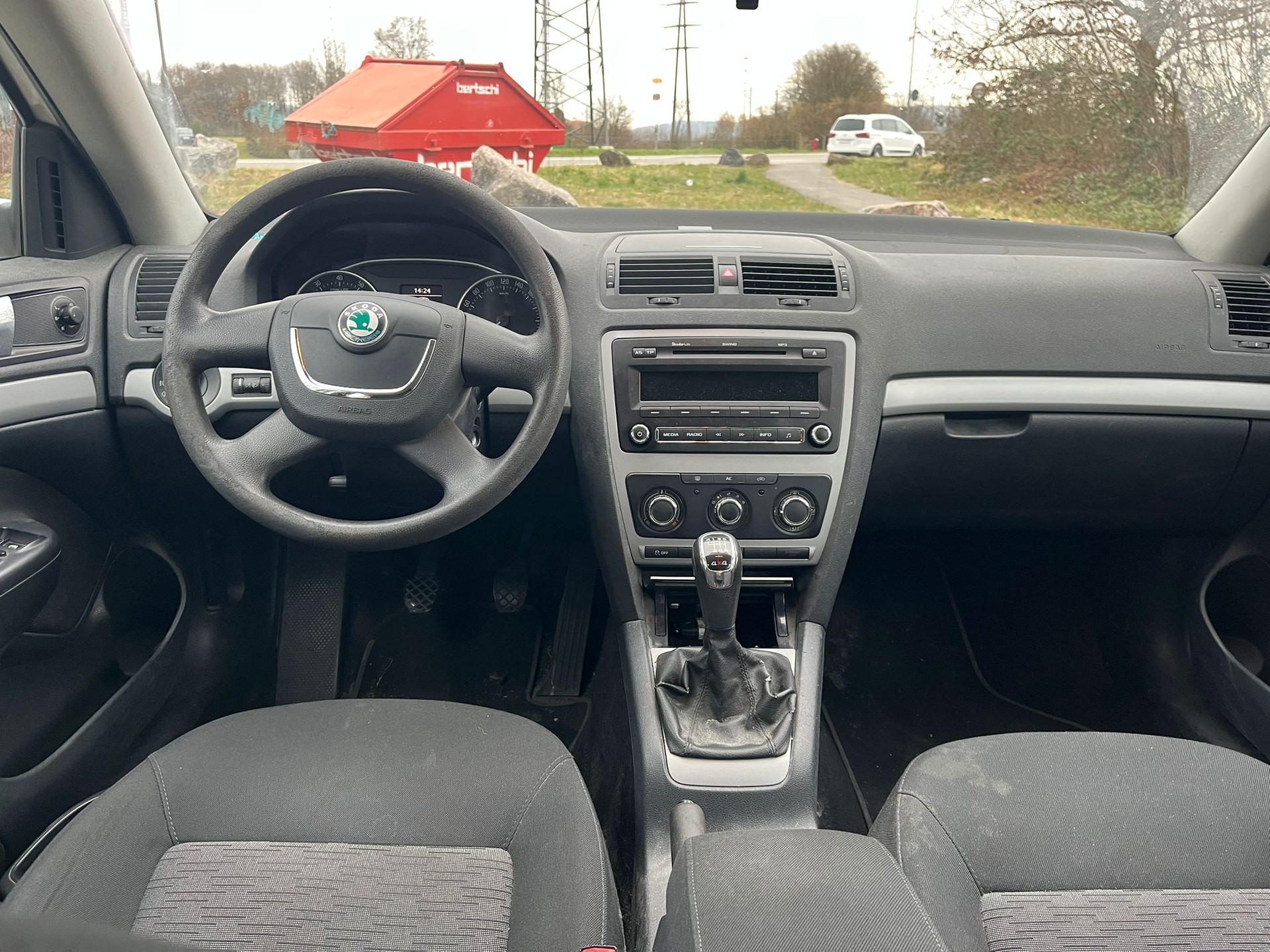 SKODA Octavia Combi 1.8 TSI Ambition 4x4-image-5
