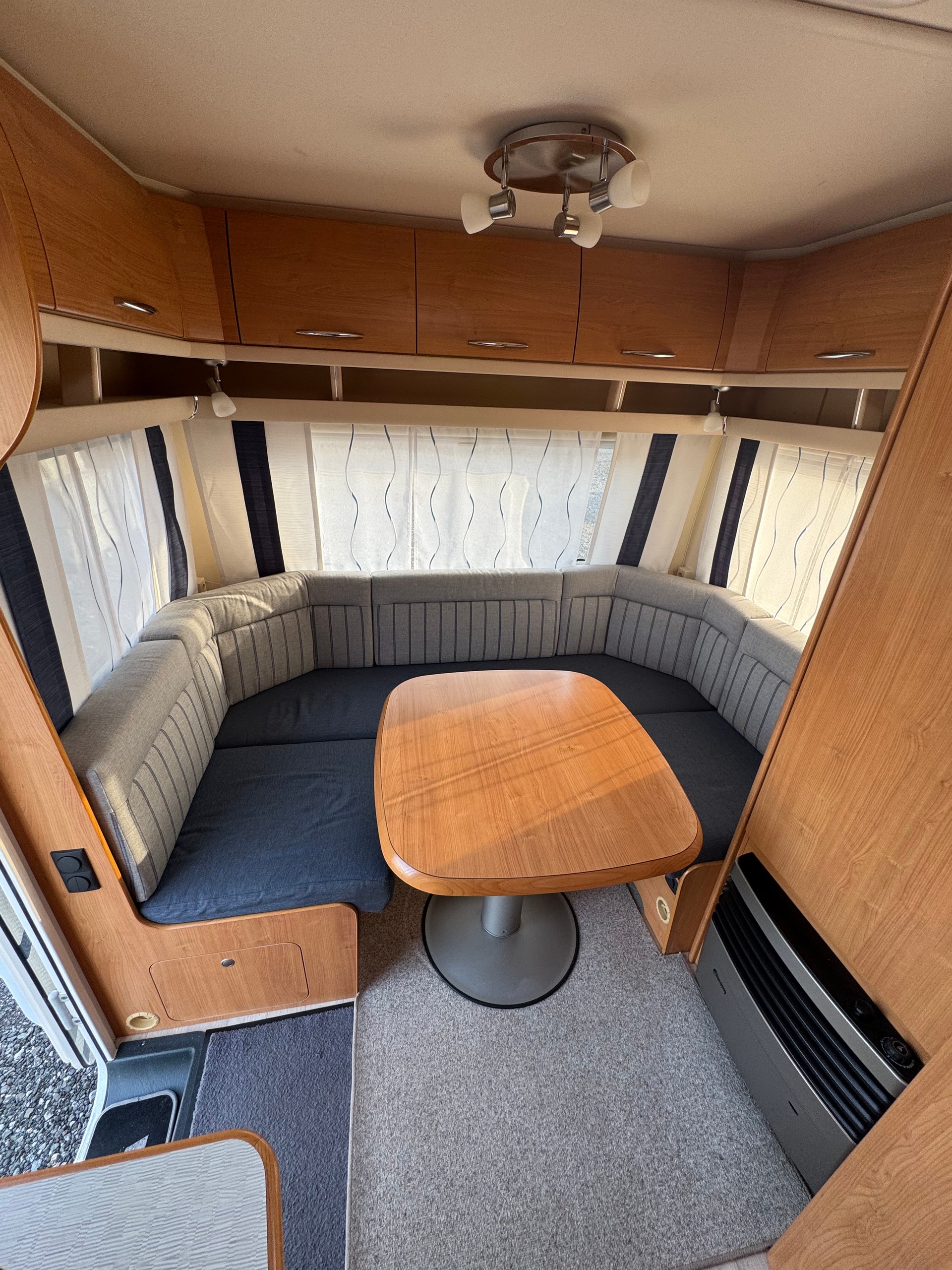 FENDT Saphir 465 - Vorzeit - 2 x Einzelbett Längst mit Mittelrost - Service neu-image-8