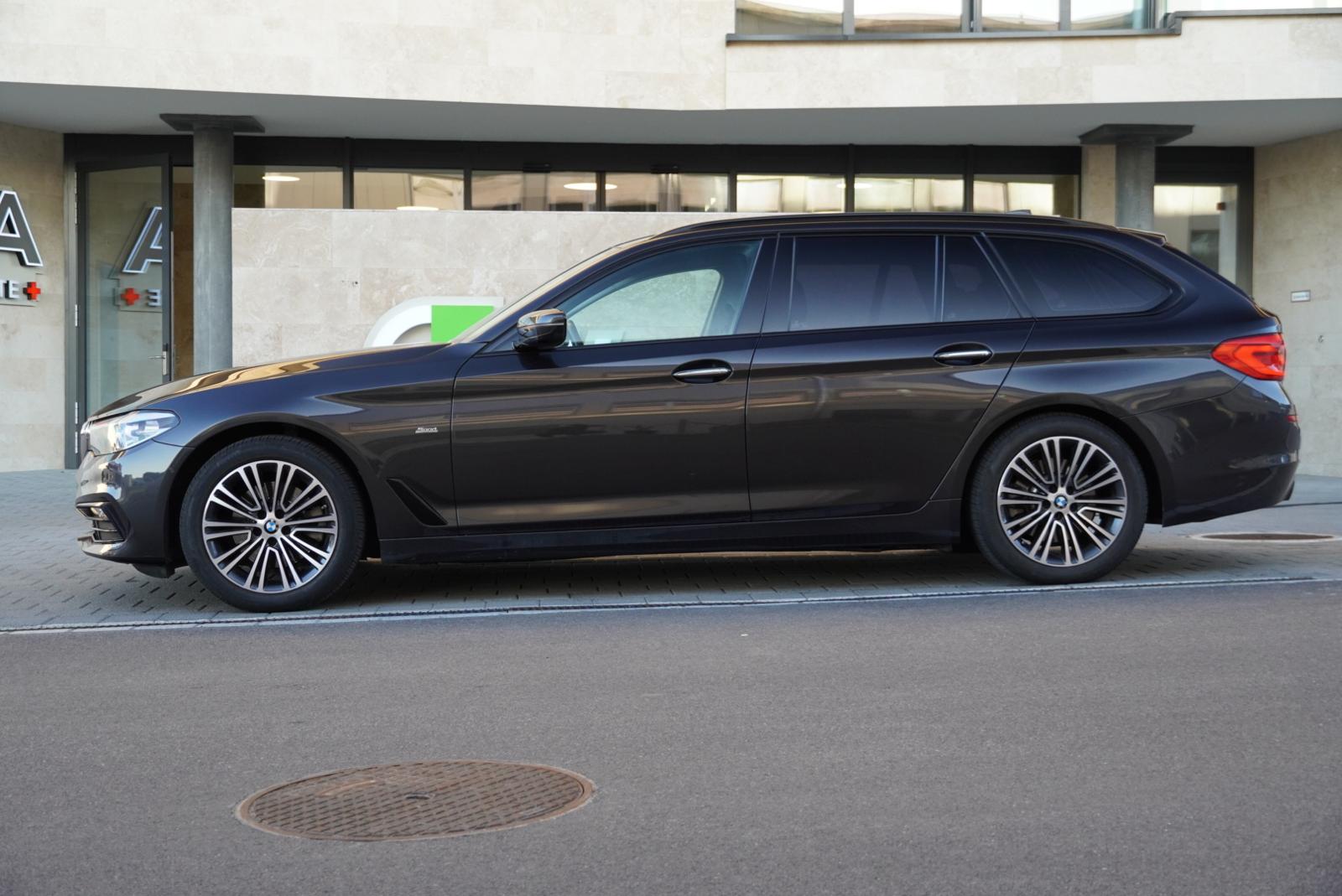 BMW 520d xDrive Touring Sport Line Steptronic-image-5