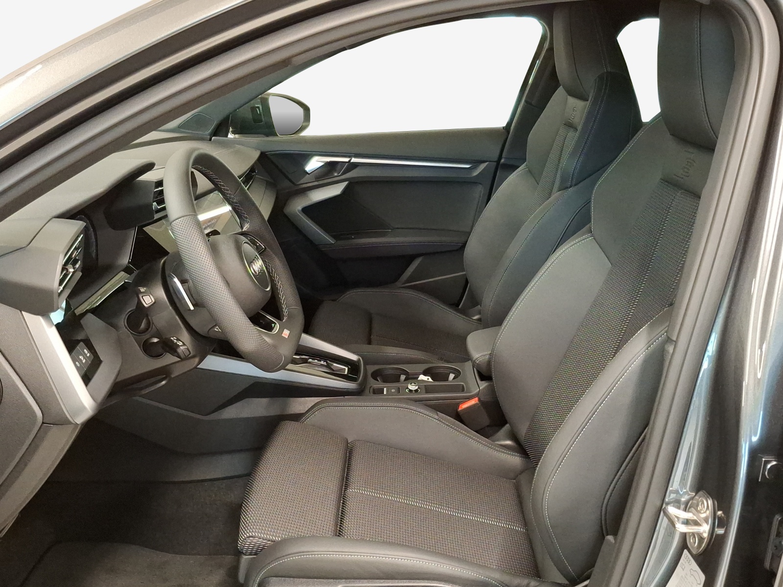 AUDI A3 Sportback TFSI 110 kW S line Attraction S tronic-image-7