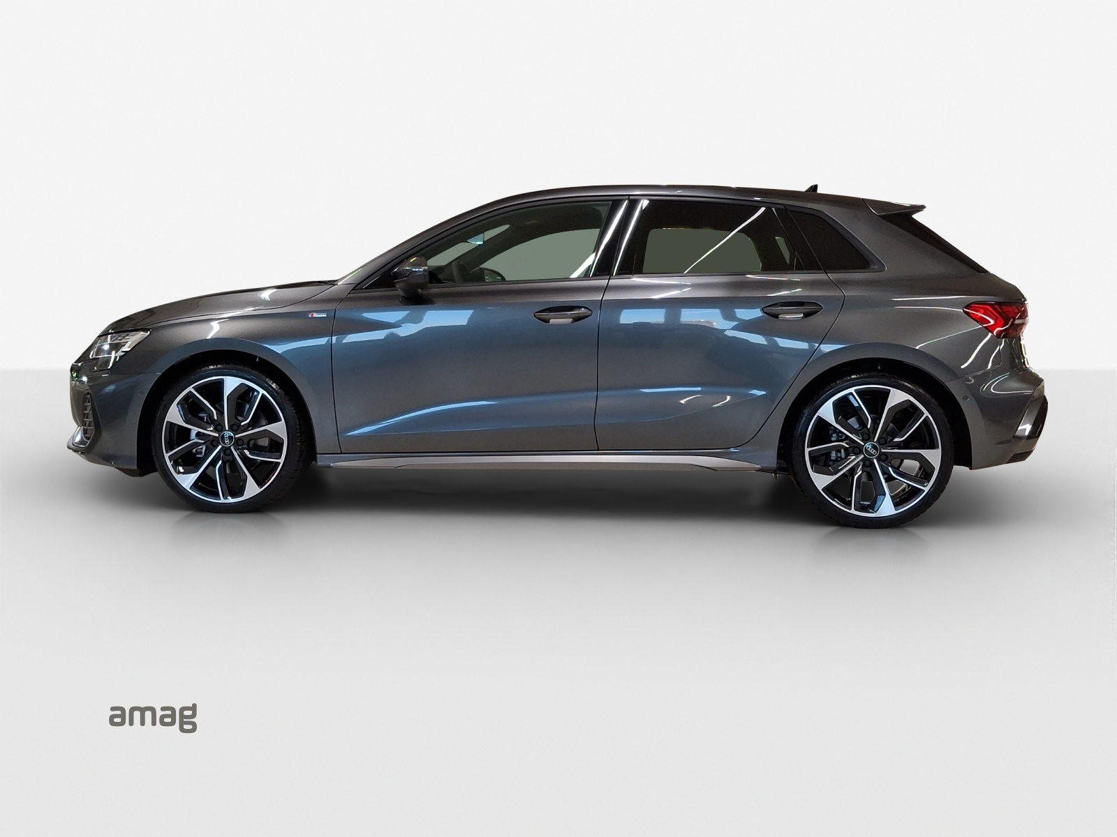 AUDI A3 Sportback TFSI 110 kW S line Attraction S tronic-image-1