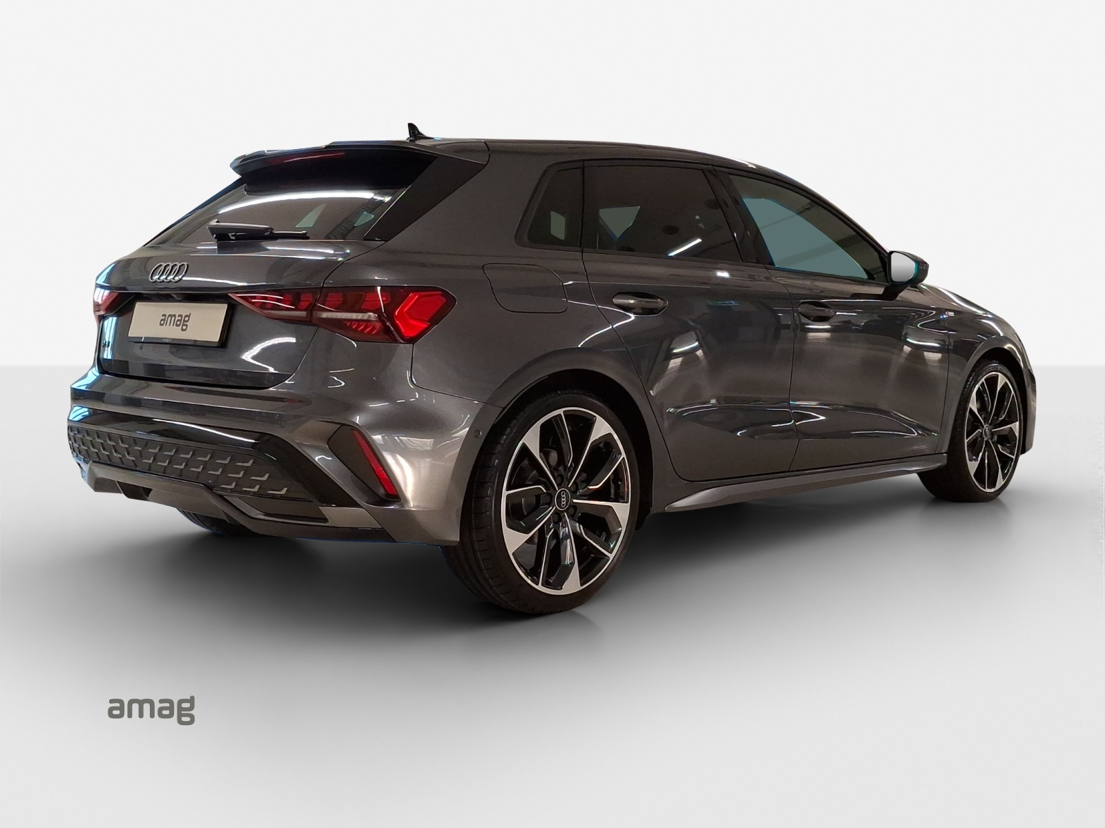 AUDI A3 Sportback TFSI 110 kW S line Attraction S tronic-image-4