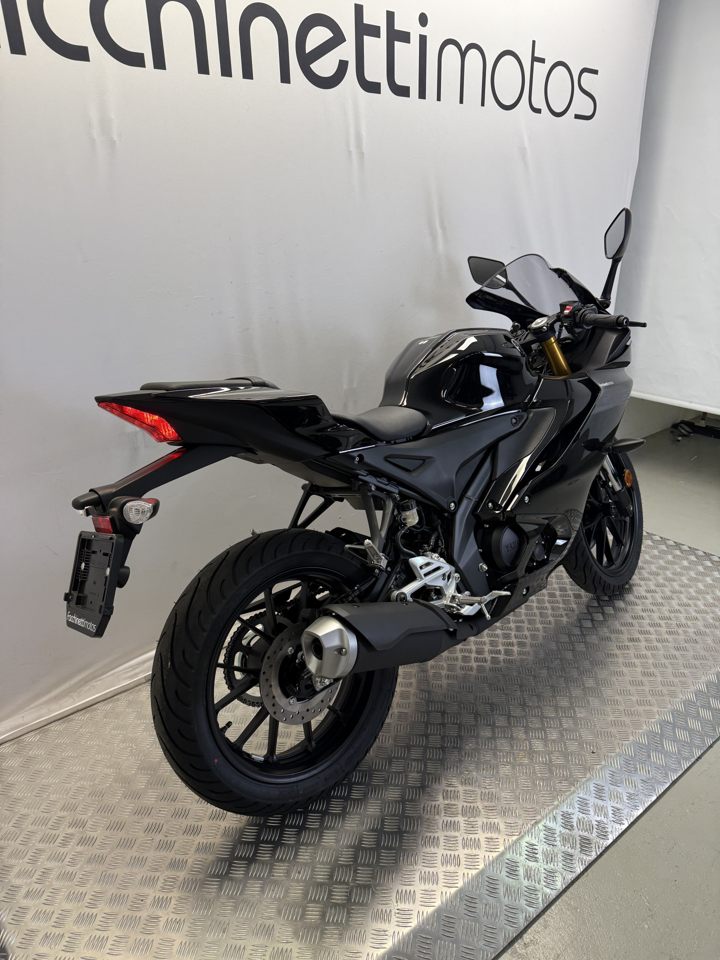YAMAHA R125-image-1