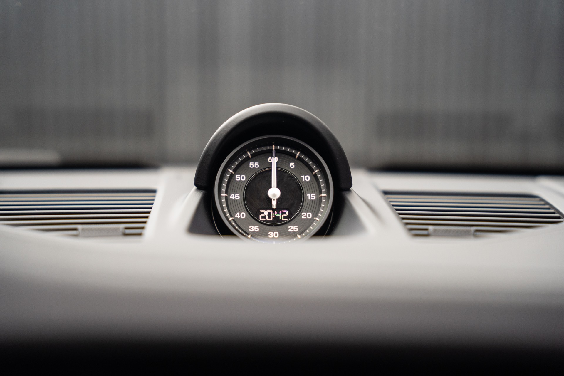 PORSCHE 911 Carrera 4 Cabriolet GTS PDK-image-9