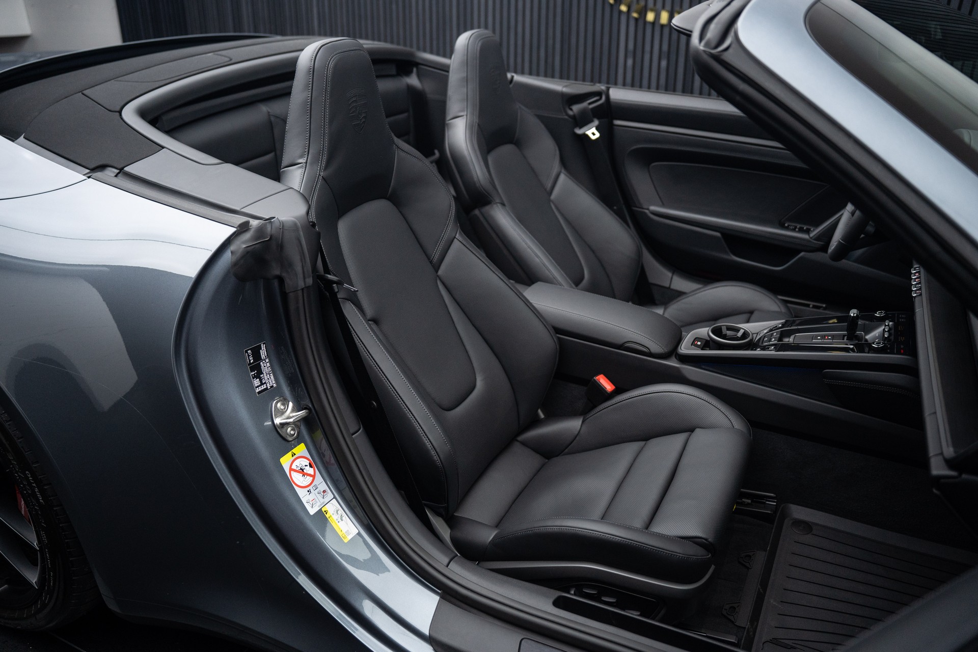 PORSCHE 911 Carrera 4 Cabriolet GTS PDK-image-6
