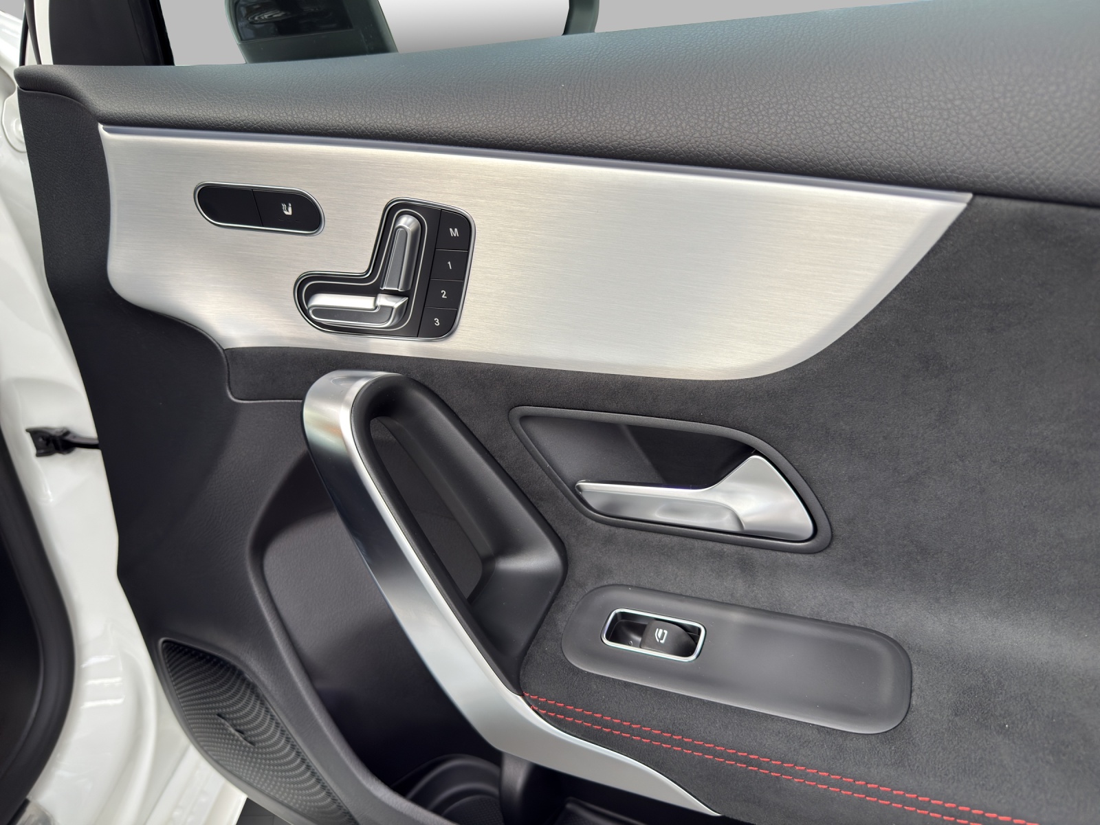MERCEDES-BENZ A 250 e EQ Star 8G-DCT-image-14
