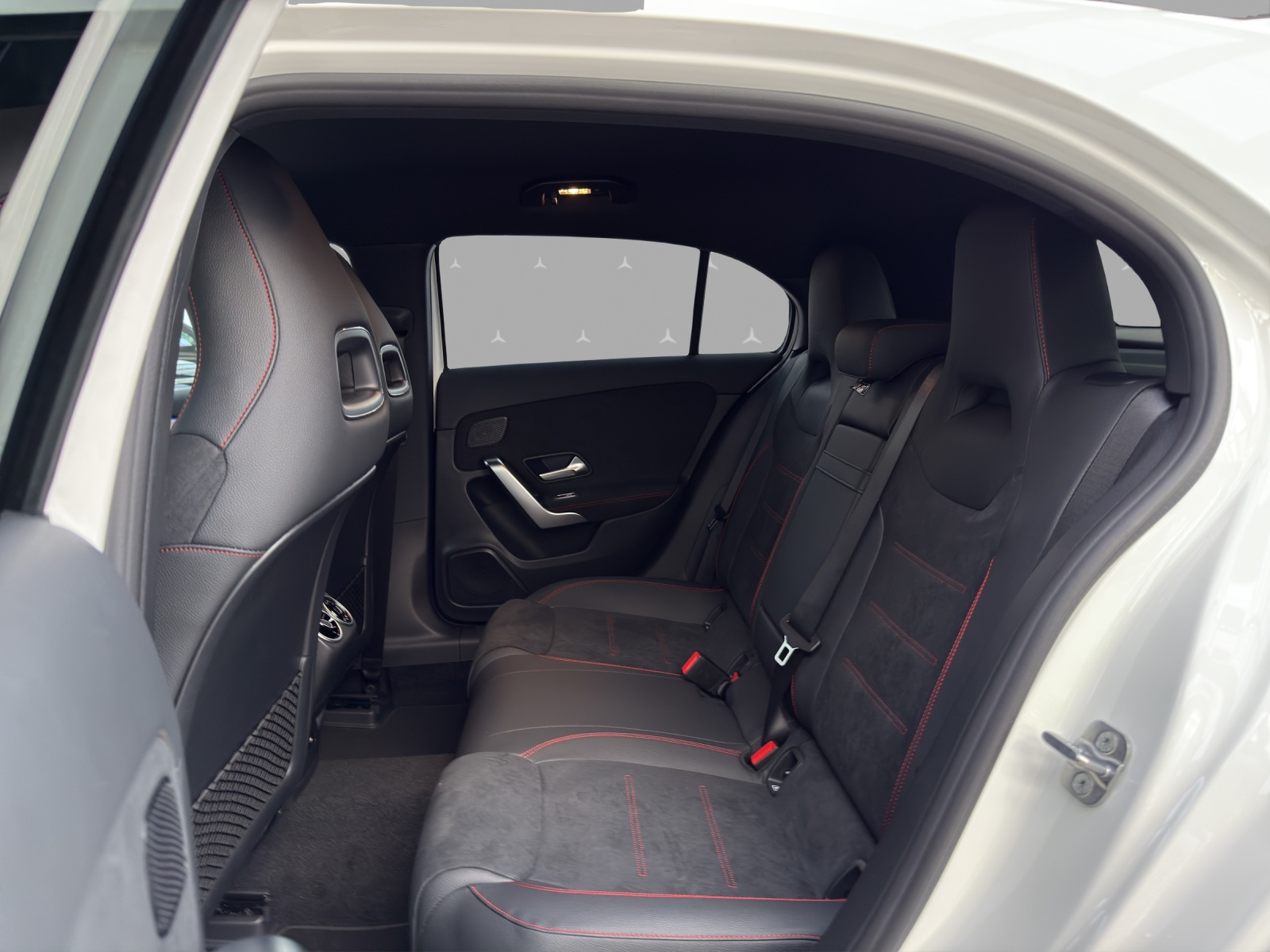 MERCEDES-BENZ A 250 e EQ Star 8G-DCT-image-11