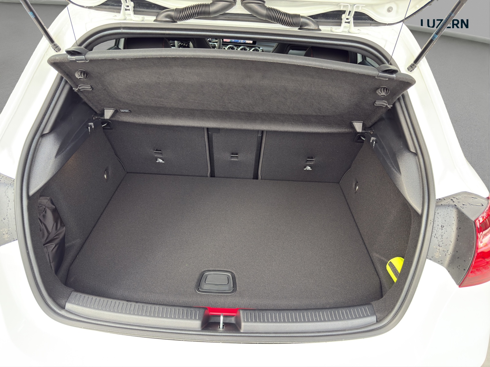 MERCEDES-BENZ A 250 e EQ Star 8G-DCT-image-13