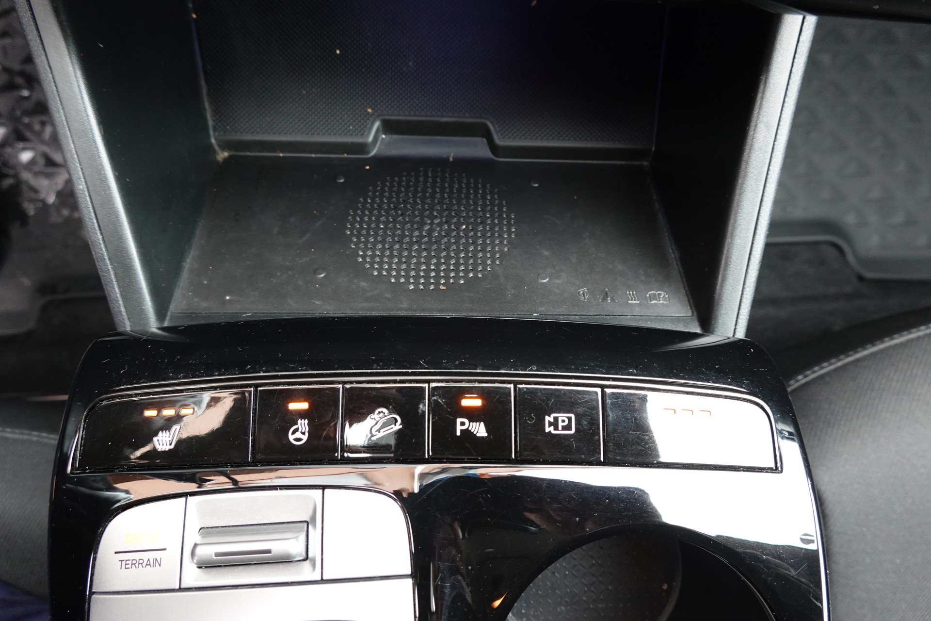 HYUNDAI Tucson 1.6 TGDI HEV Amplia 4WD - "CH Auto * 8 Roues * Caméra * Trempomat Adaptitif"-image-21