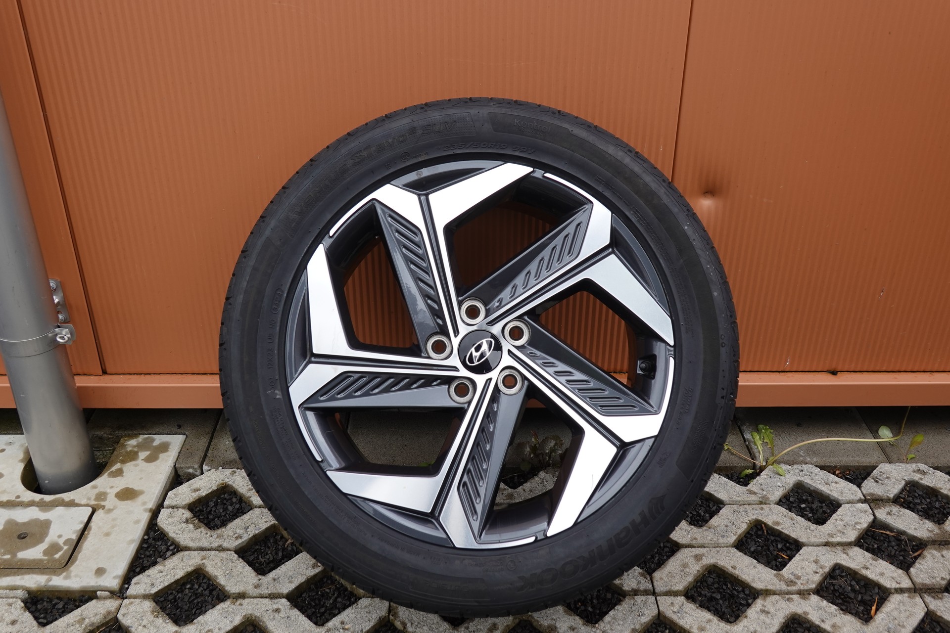 HYUNDAI Tucson 1.6 TGDI HEV Amplia 4WD - "CH Auto * 8 Roues * Caméra * Trempomat Adaptitif"-image-25