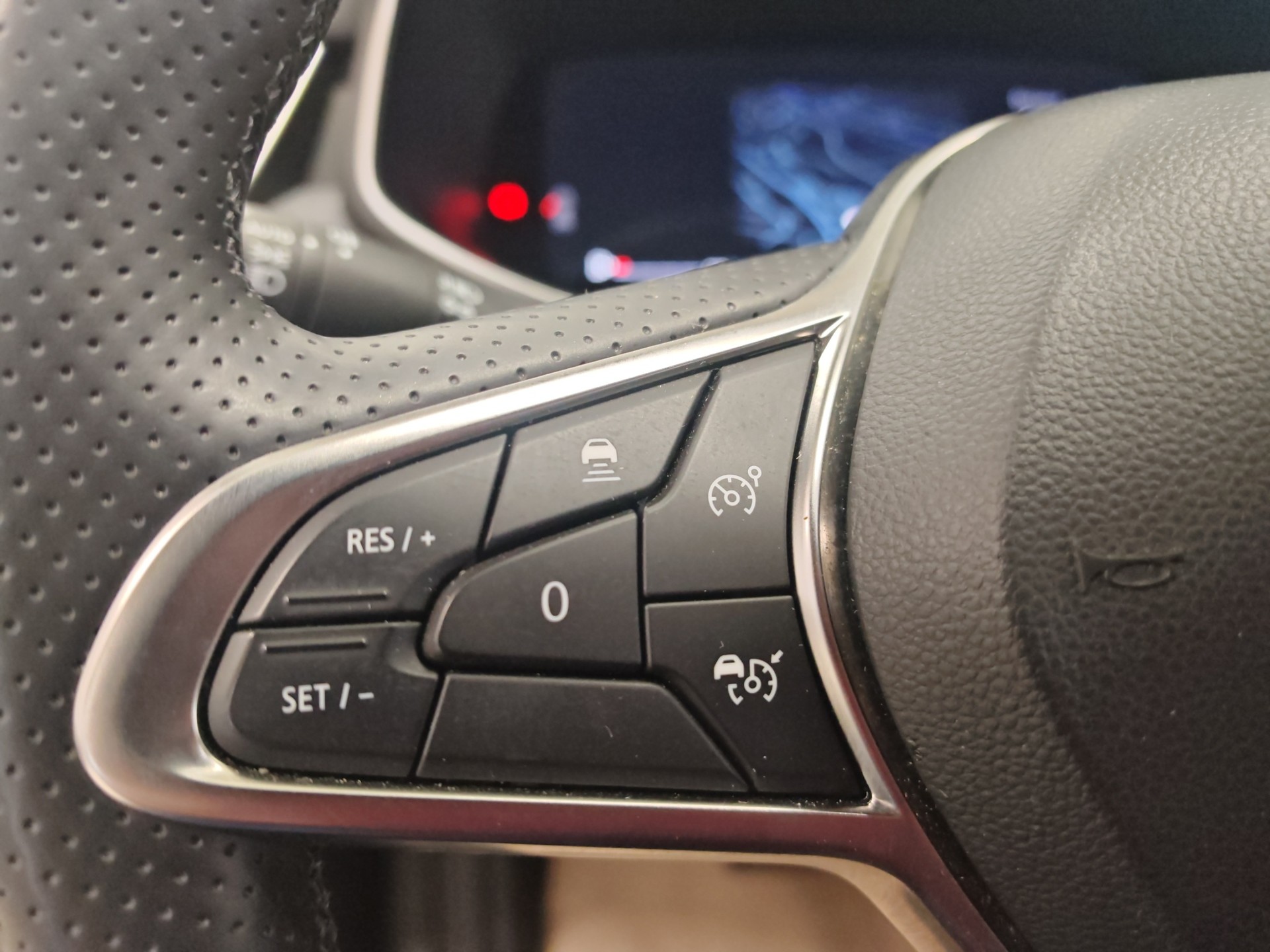 RENAULT Clio 1.6 E-Tech Techno-image-19