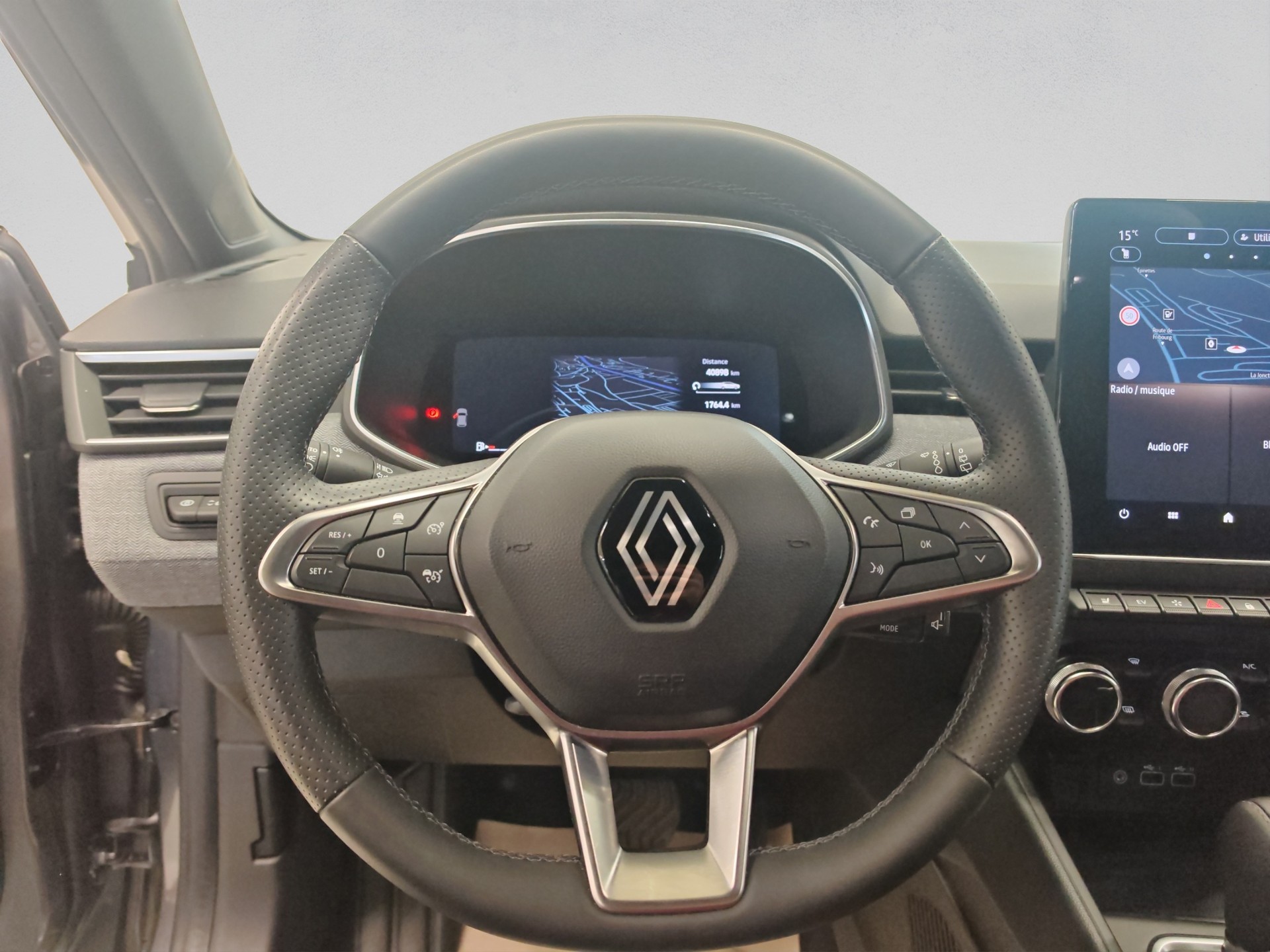 RENAULT Clio 1.6 E-Tech Techno-image-9