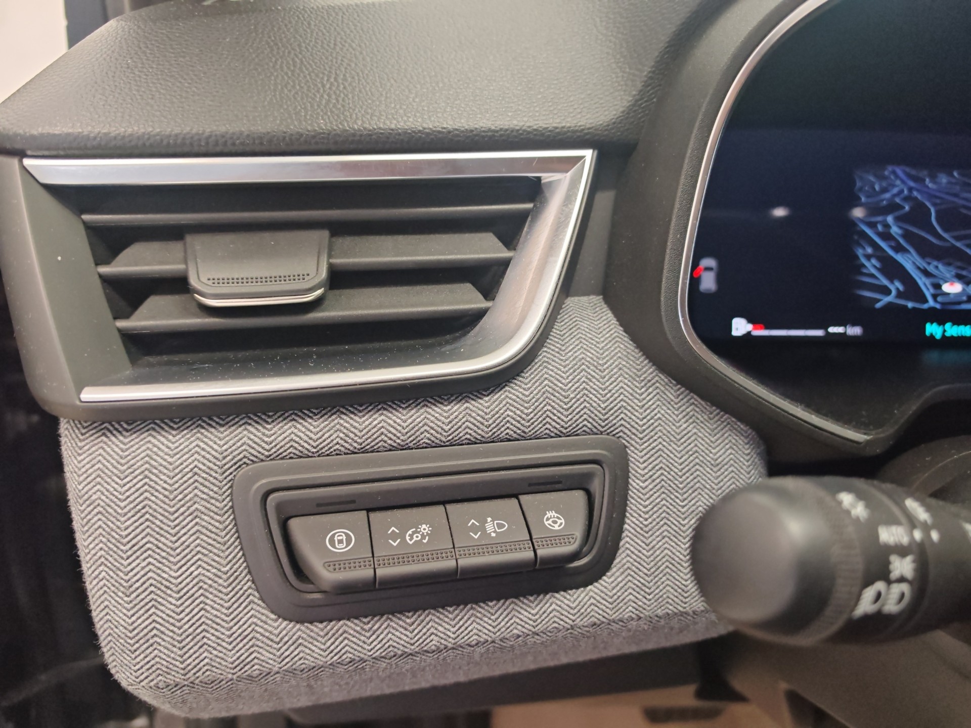 RENAULT Clio 1.6 E-Tech Techno-image-18