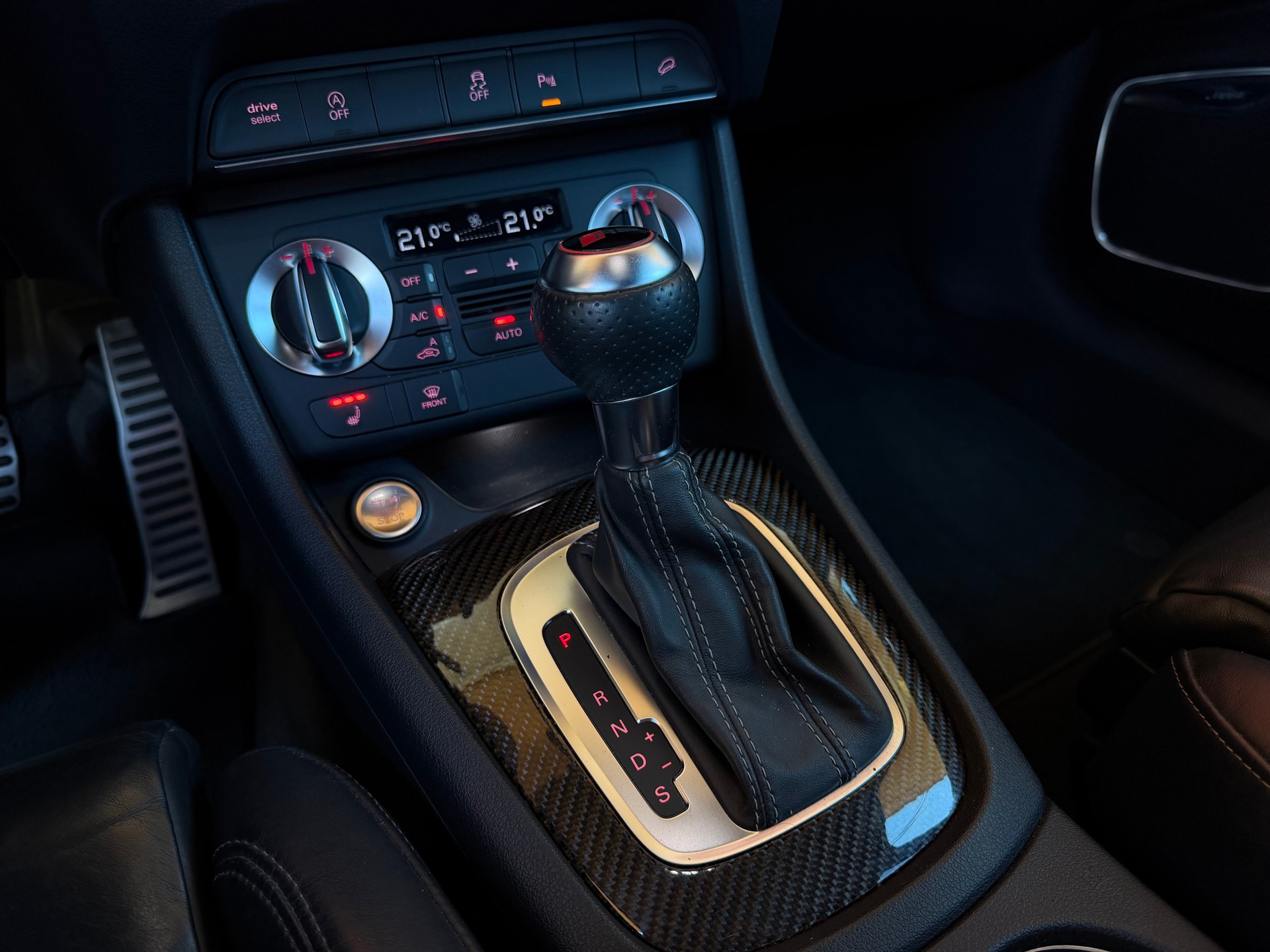 AUDI RS Q3 2.5 TFSI quattro S-tronic *CH* *Crochet d'attelage*-image-11