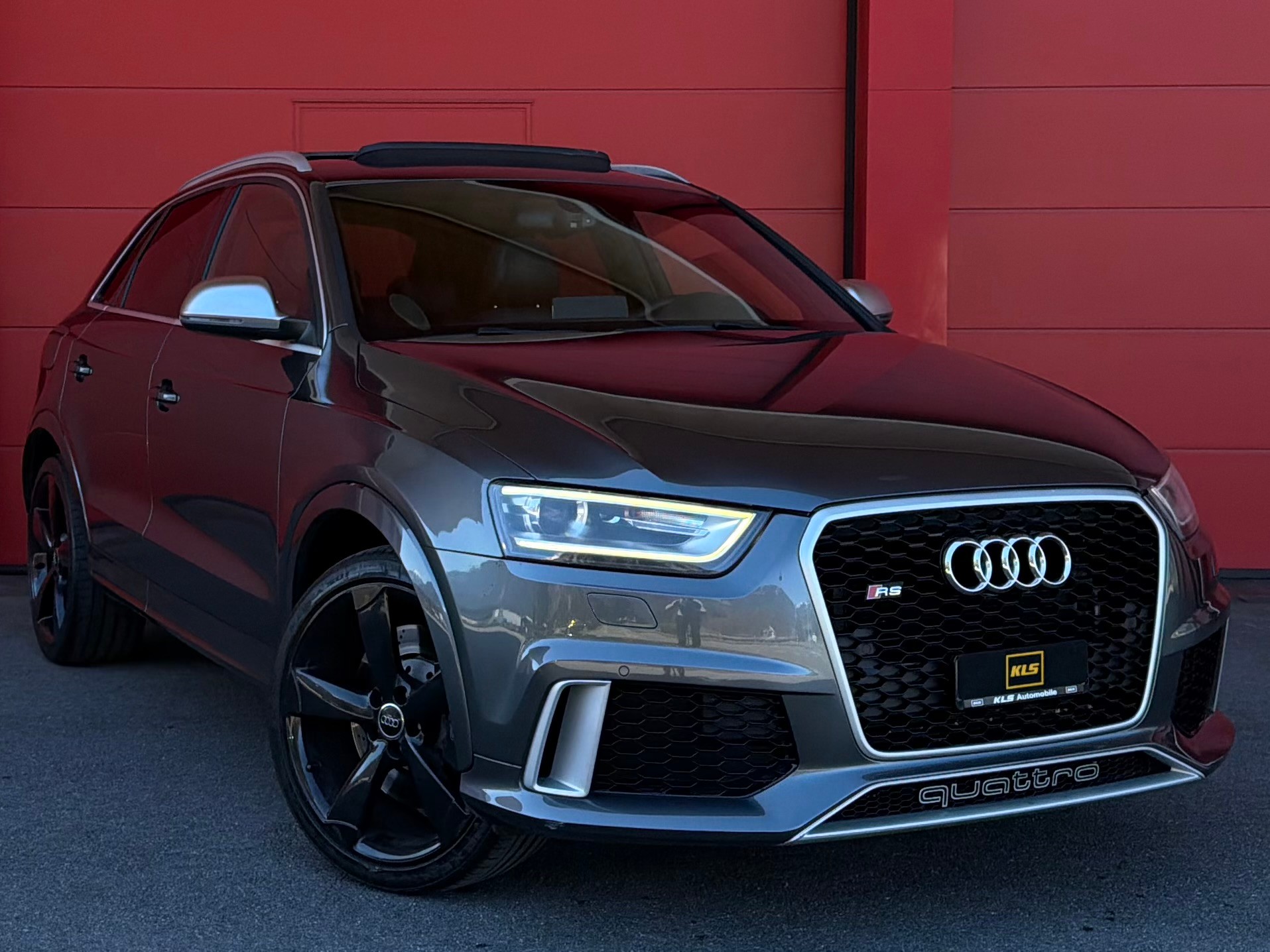 AUDI RS Q3 2.5 TFSI quattro S-tronic *CH* *Crochet d'attelage*