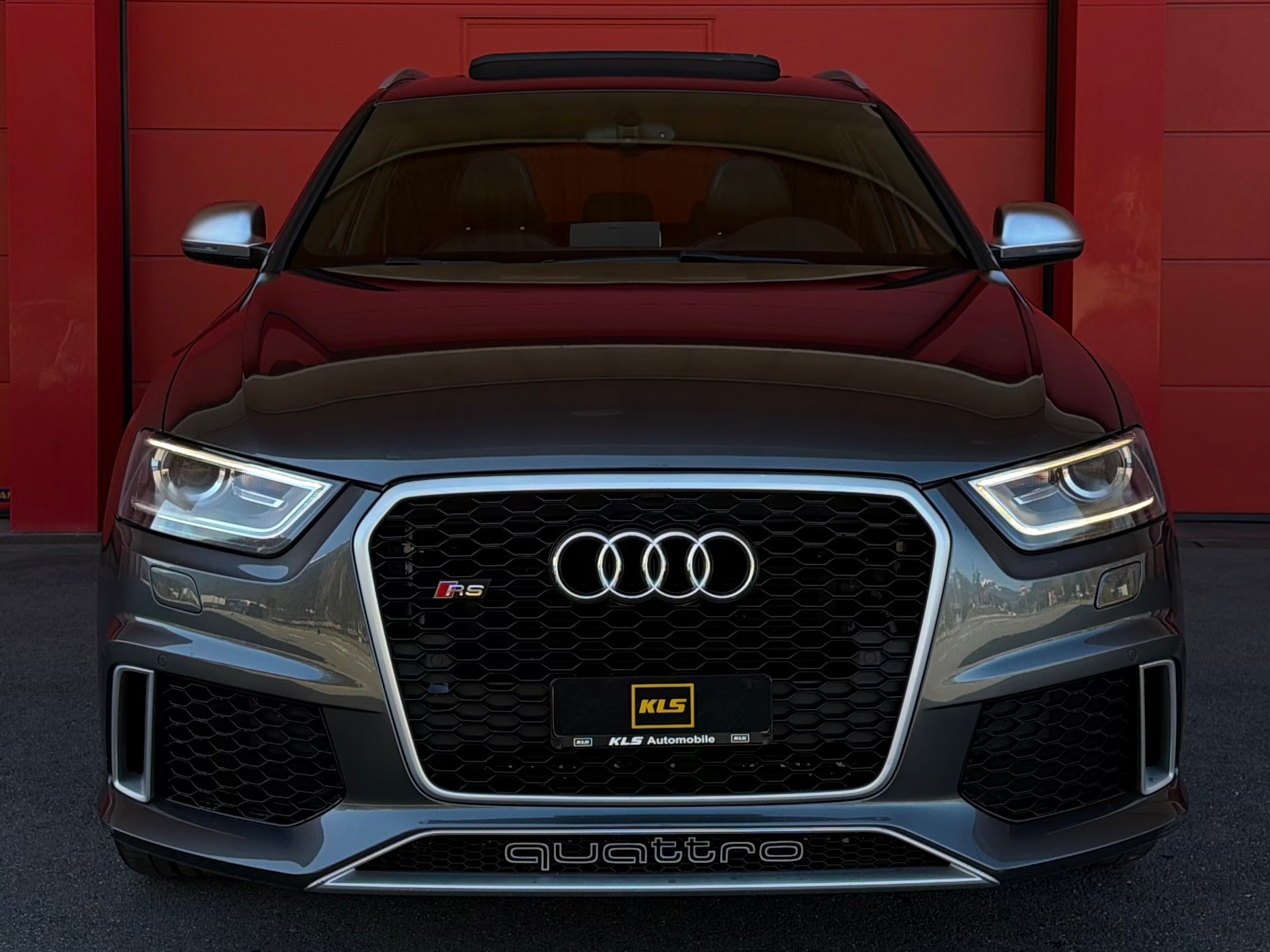 AUDI RS Q3 2.5 TFSI quattro S-tronic *CH* *Crochet d'attelage*-image-1