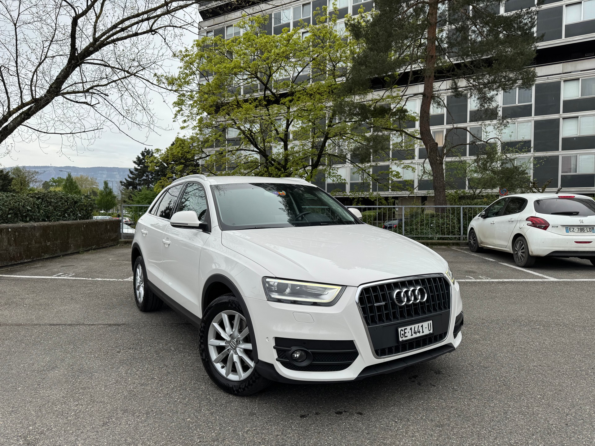 AUDI Q3 2.0 TFSI quattro S-tronic-image-1