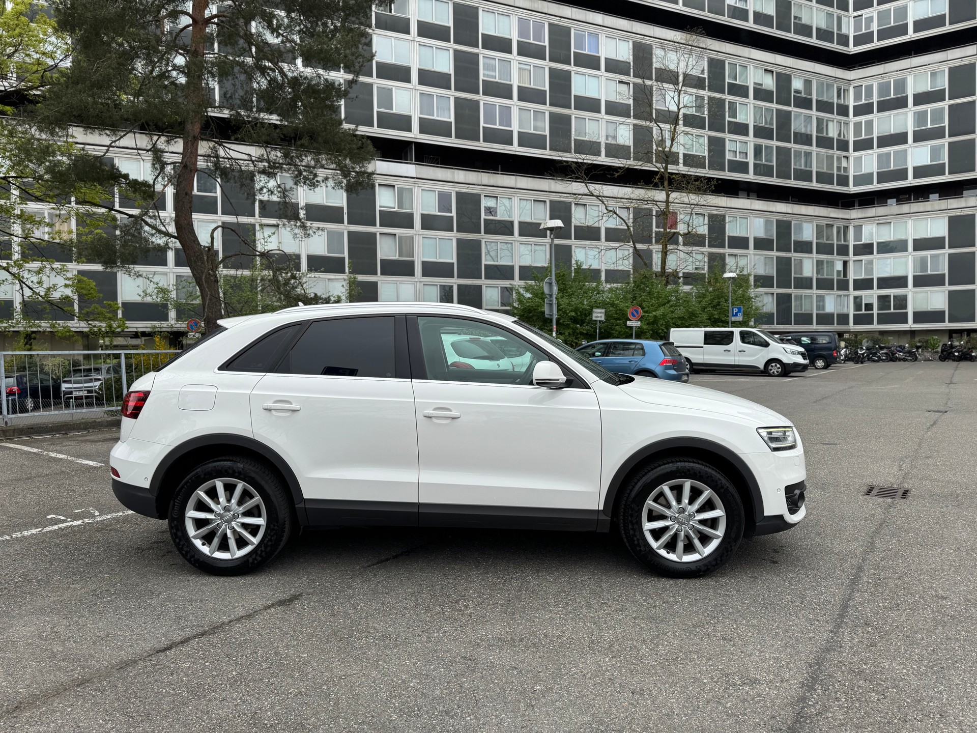 AUDI Q3 2.0 TFSI quattro S-tronic-image-6