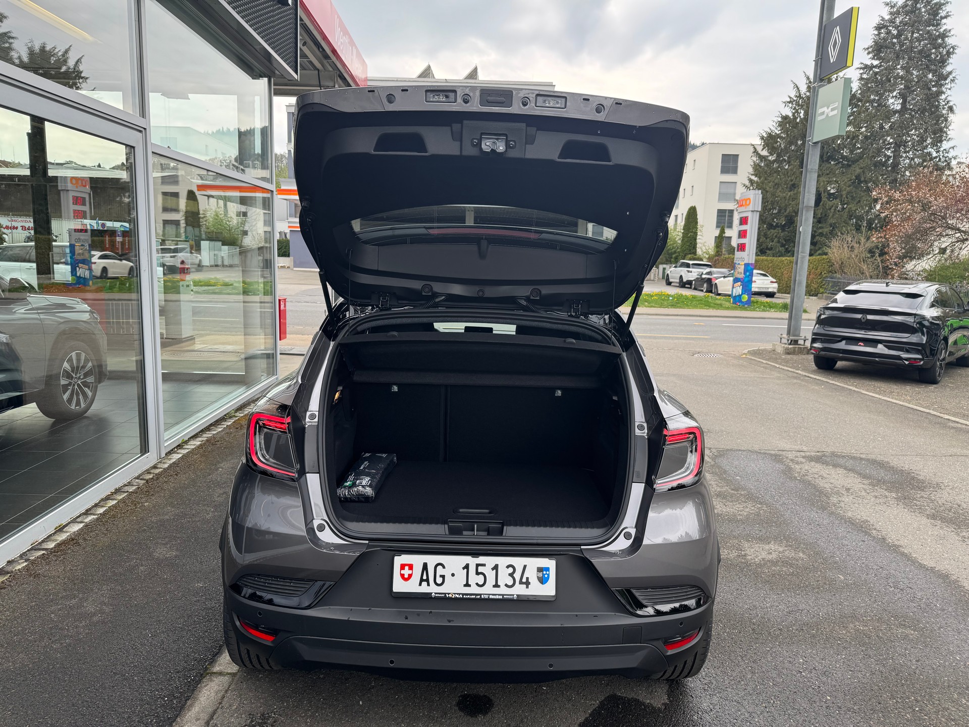 RENAULT Captur 1.8 E-Tech 160 Techno DHT-image-8