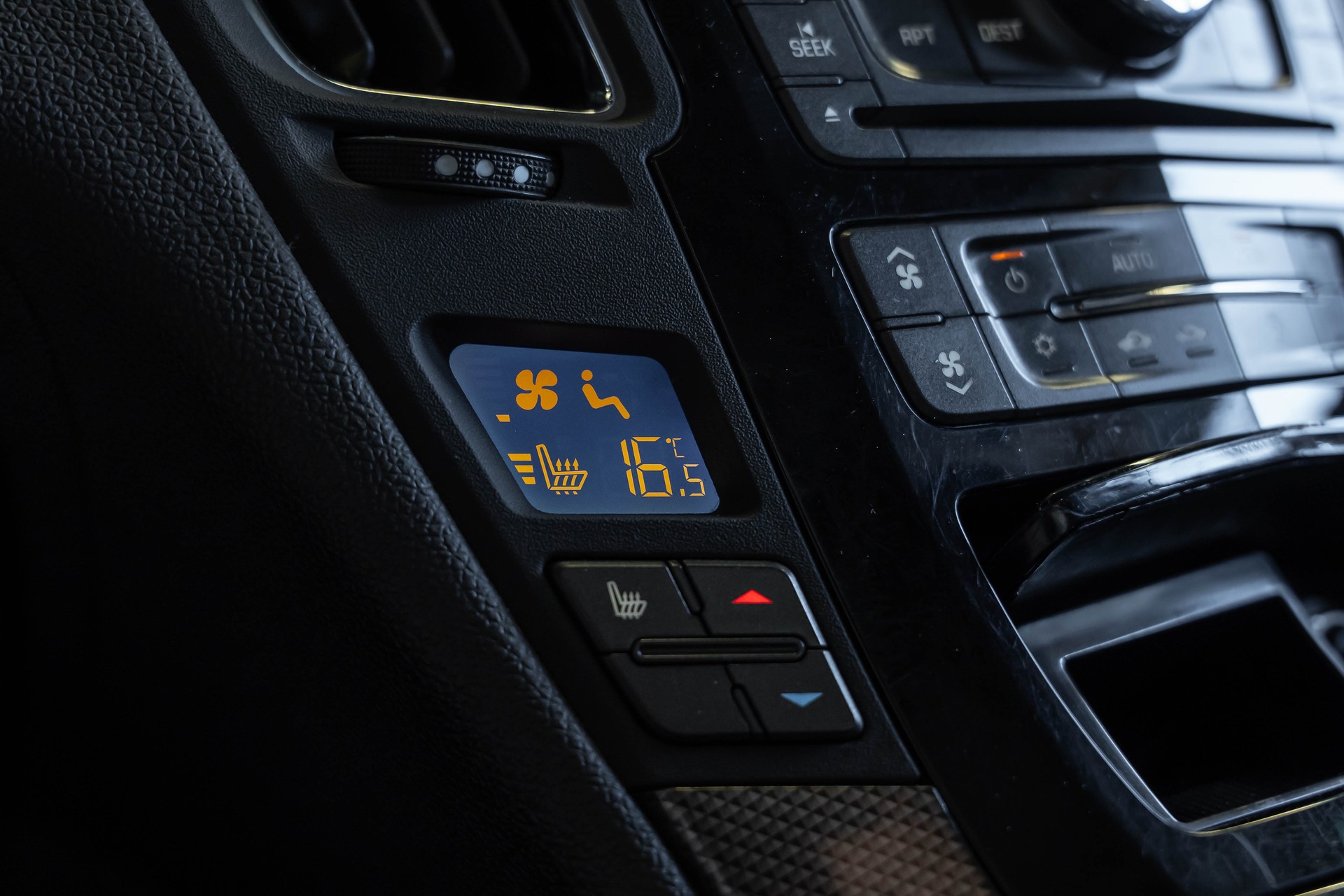 CADILLAC CTS-V Sedan 6.2 V8 SC Automatic-image-30