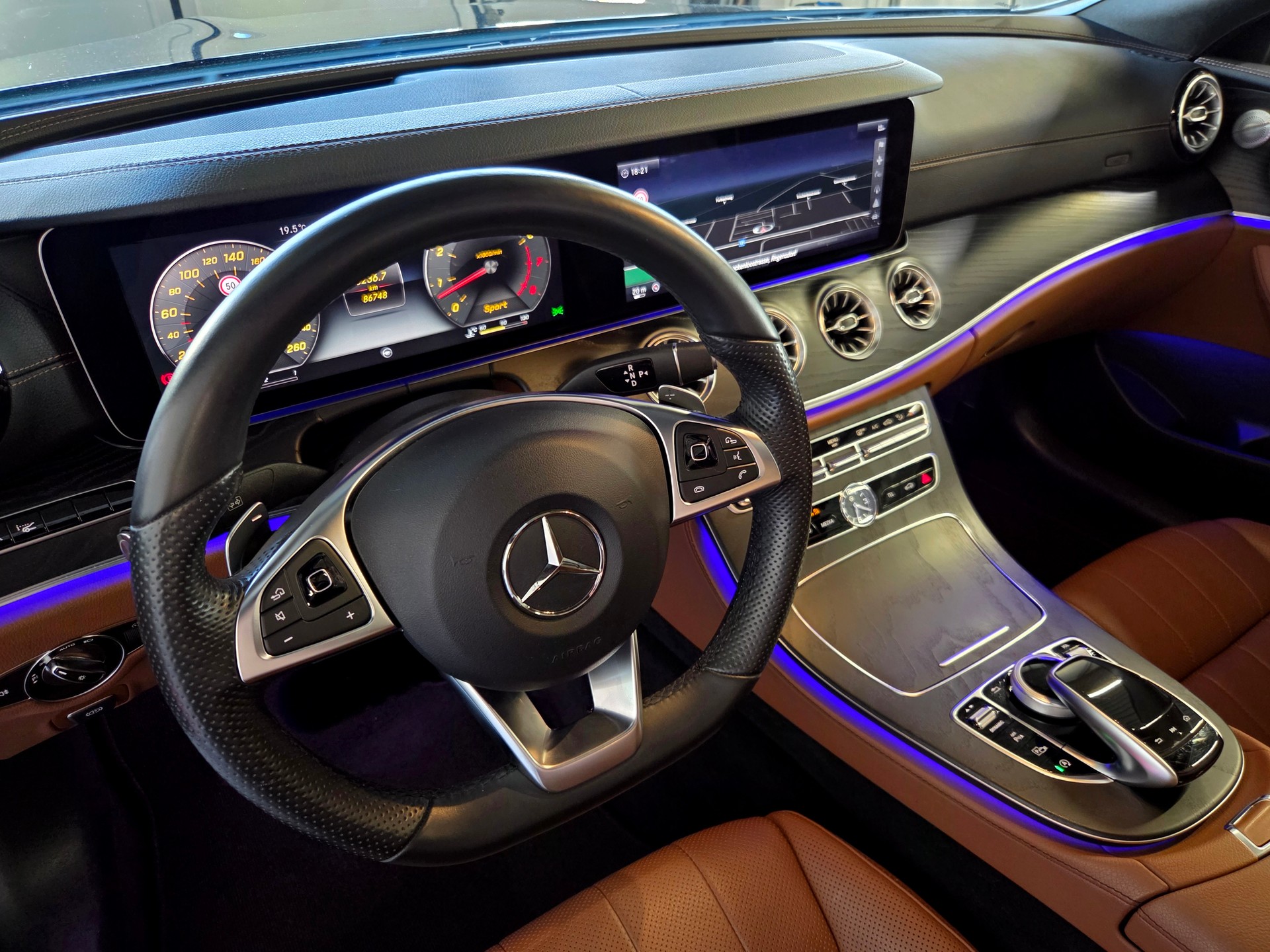MERCEDES-BENZ E 400 AMG Line 4matic Coupé-image-22