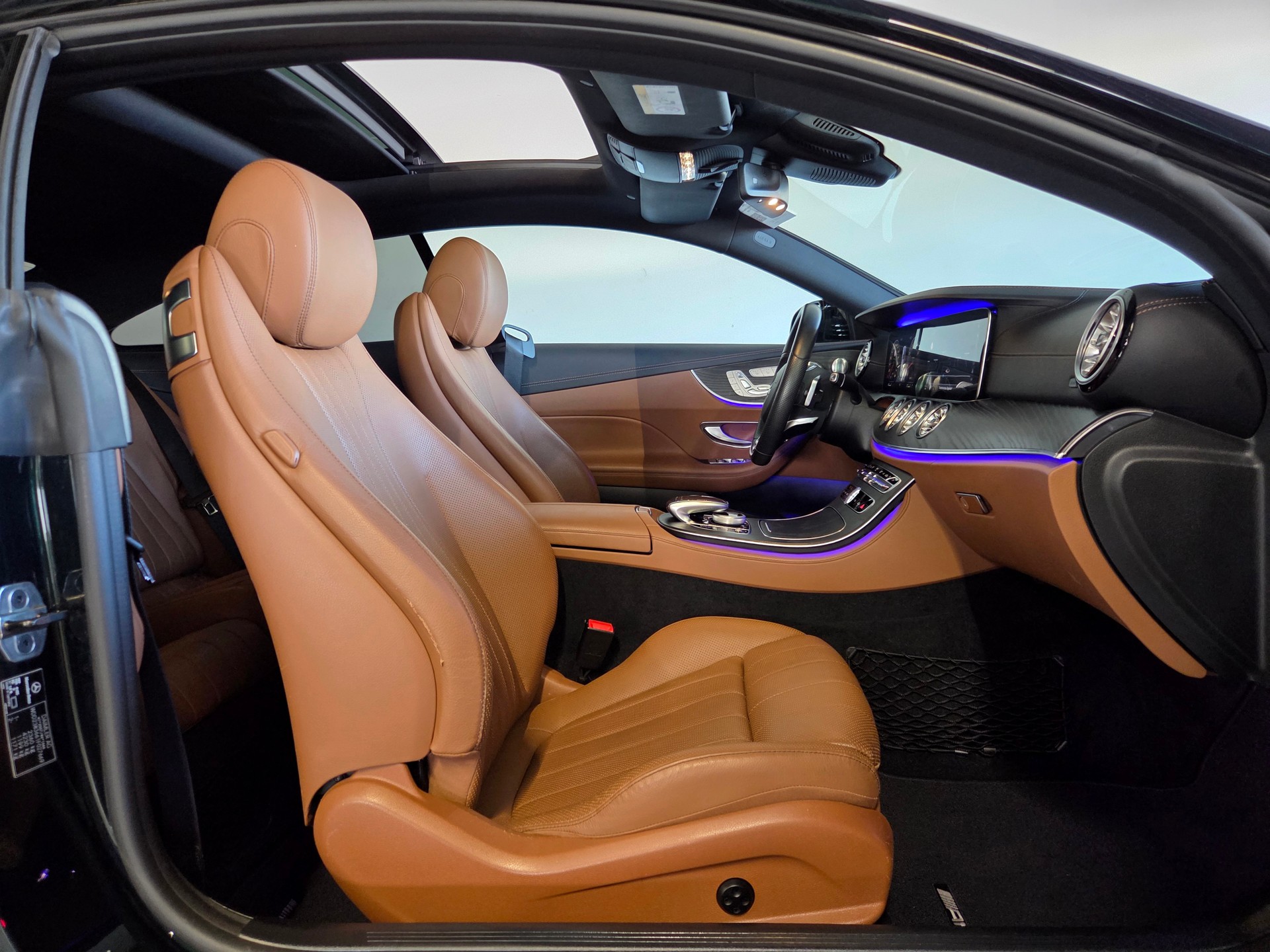 MERCEDES-BENZ E 400 AMG Line 4matic Coupé-image-17