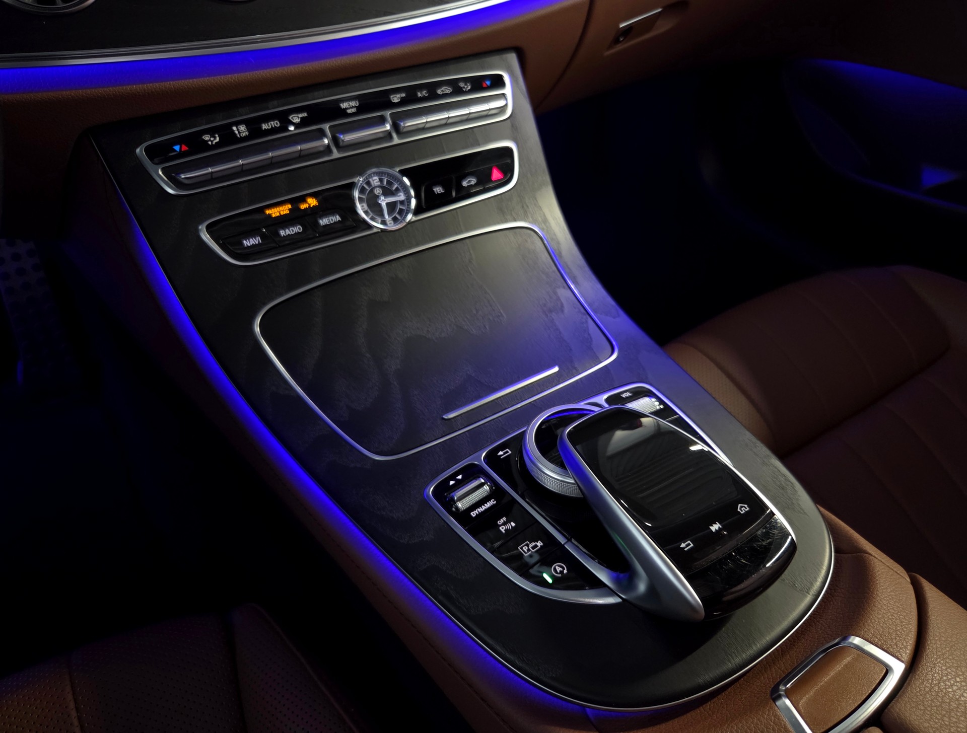MERCEDES-BENZ E 400 AMG Line 4matic Coupé-image-18