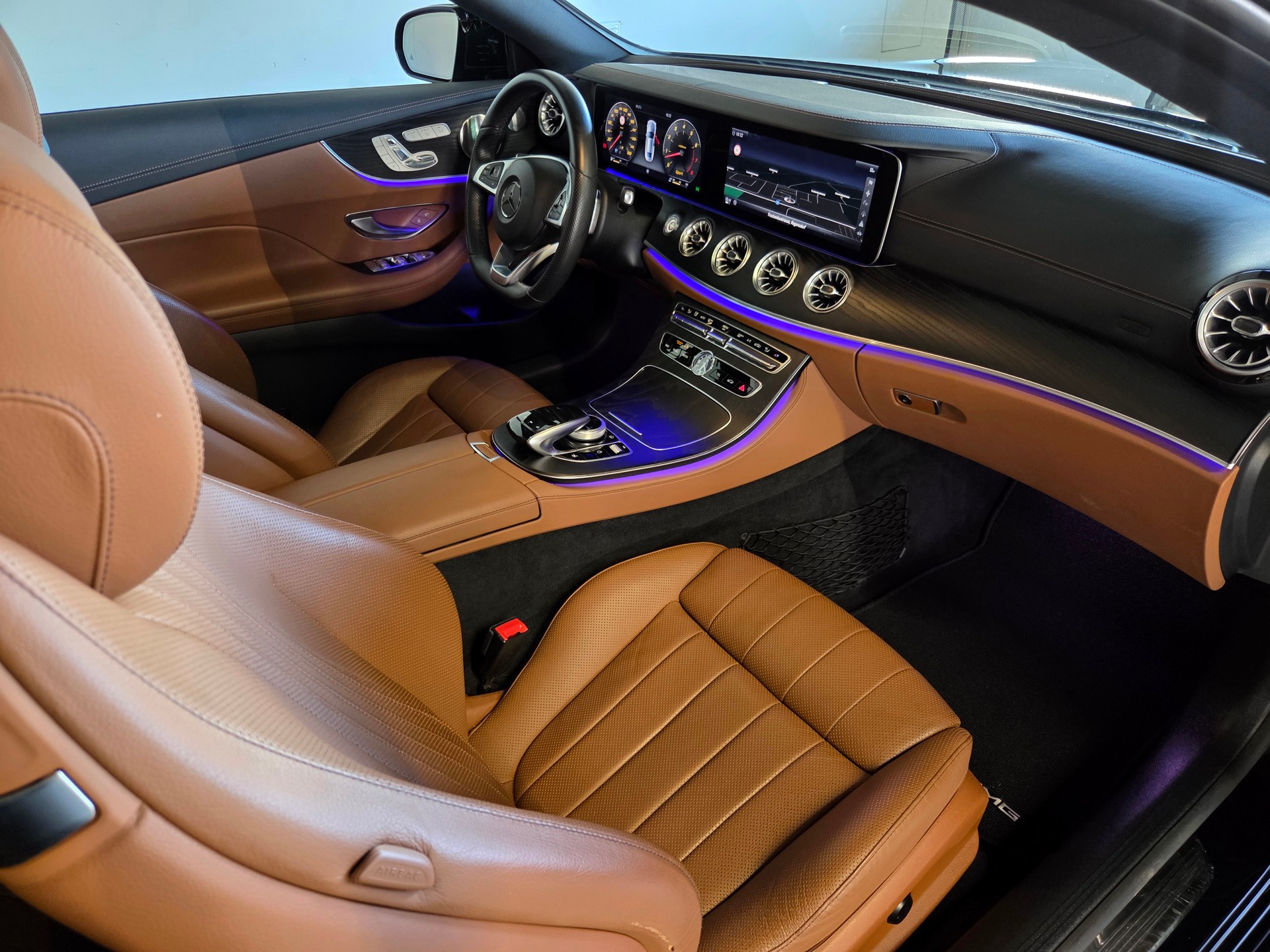 MERCEDES-BENZ E 400 AMG Line 4matic Coupé-image-13