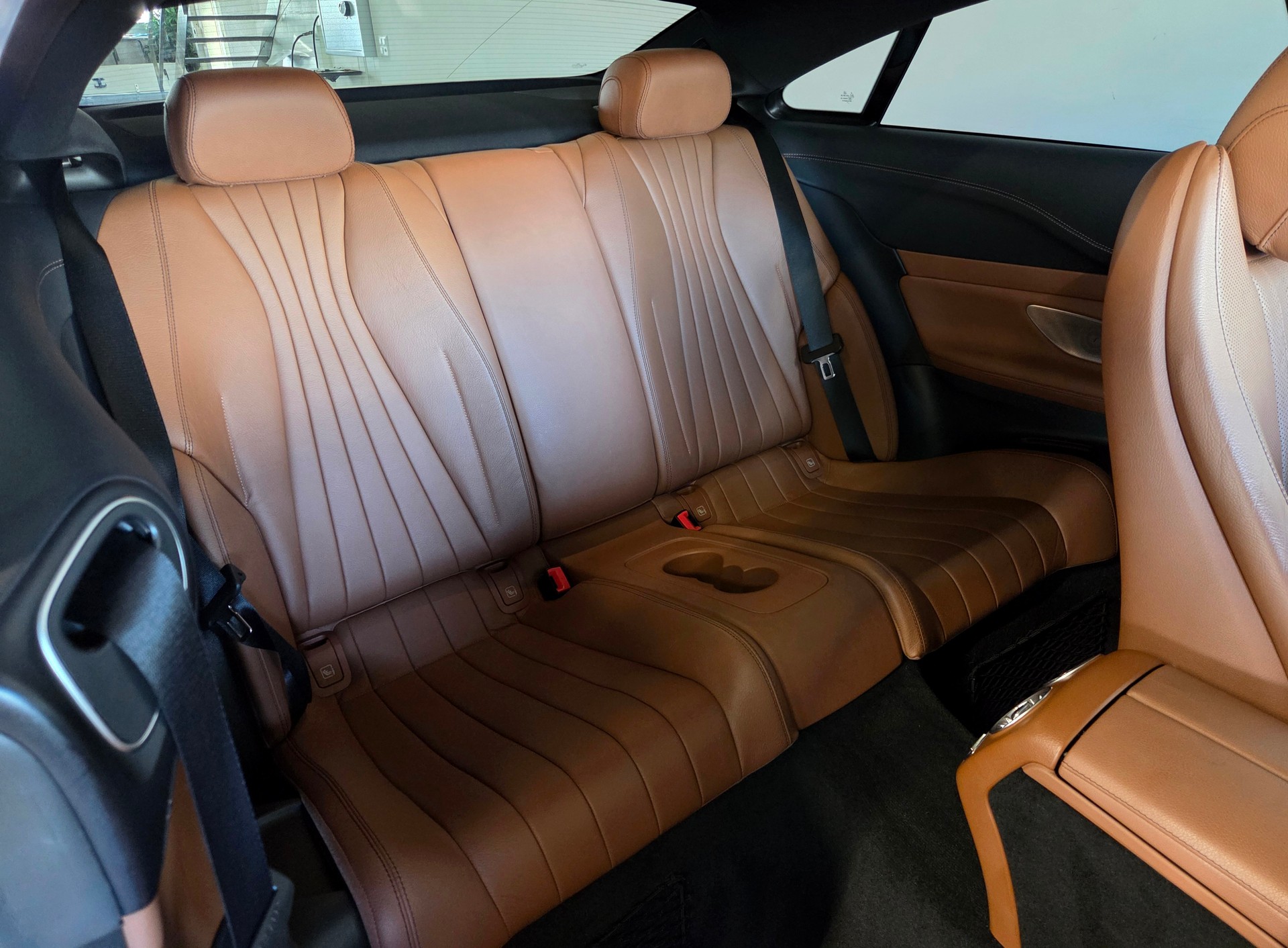 MERCEDES-BENZ E 400 AMG Line 4matic Coupé-image-24