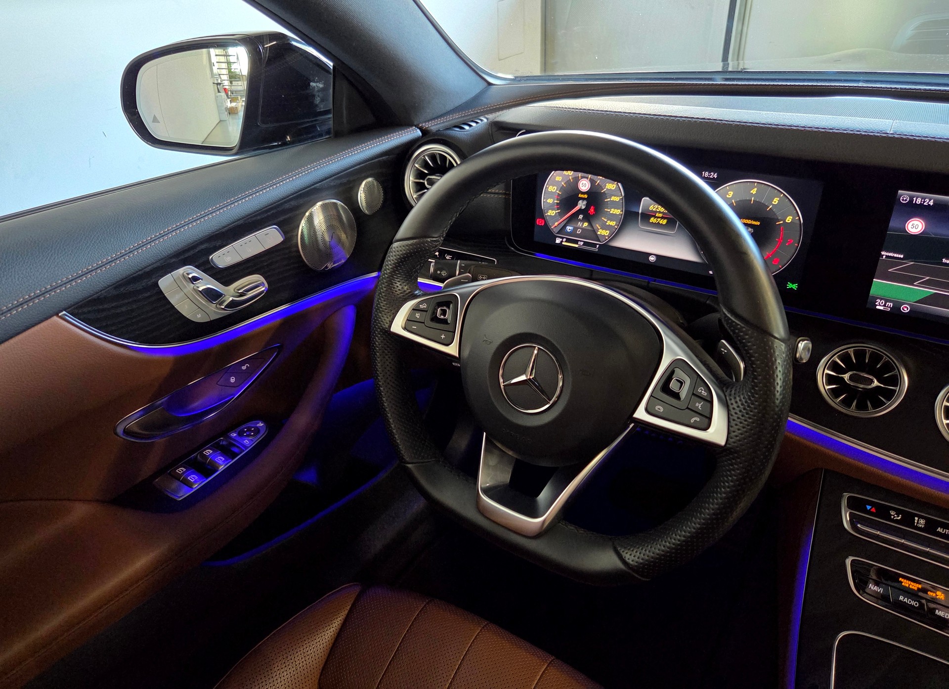 MERCEDES-BENZ E 400 AMG Line 4matic Coupé-image-11