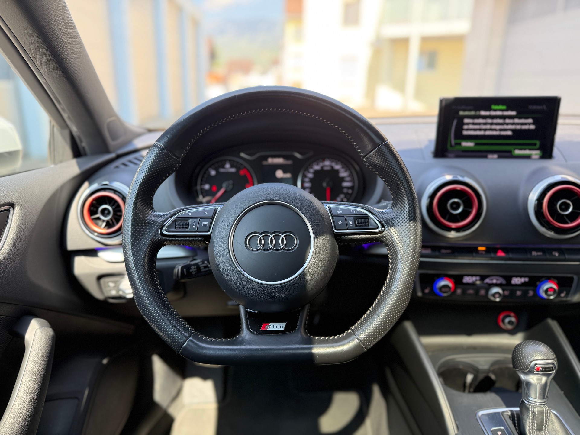 AUDI A3 Sportback 2.0 TDI Ambition quattro S-tronic S-Line-image-13