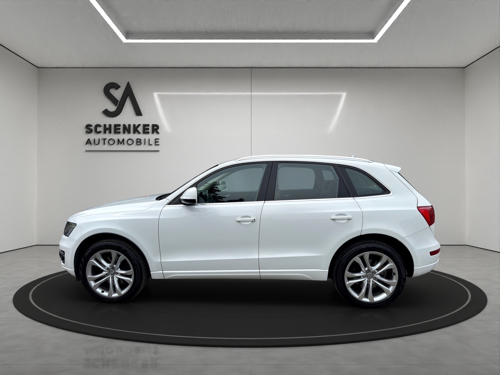 AUDI Q5 3.2 FSI quattro S-tronic-image-1
