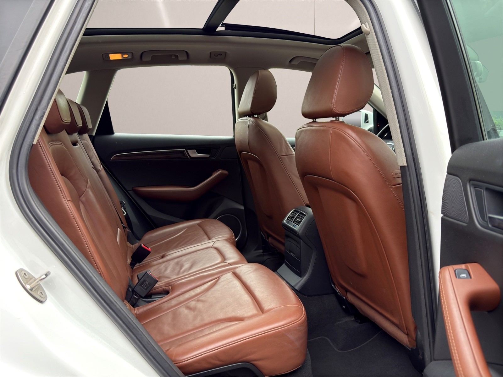 AUDI Q5 3.2 FSI quattro S-tronic-image-11