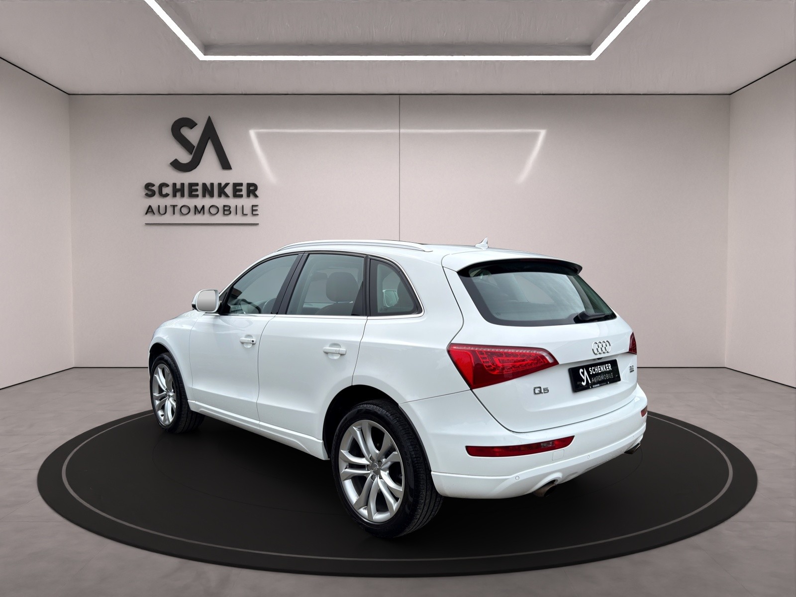 AUDI Q5 3.2 FSI quattro S-tronic-image-2