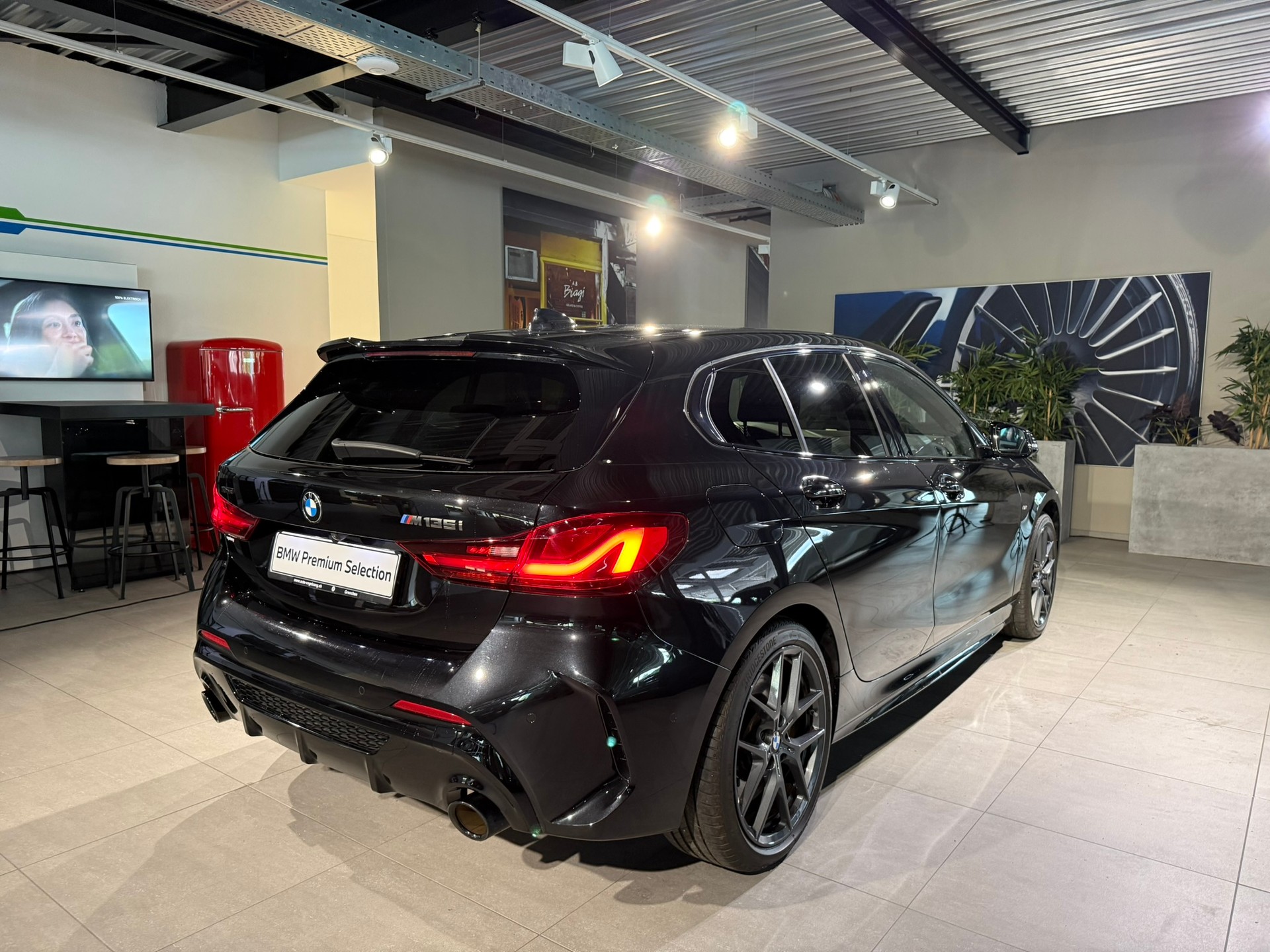 BMW M135i xDrive Steptronic-image-5