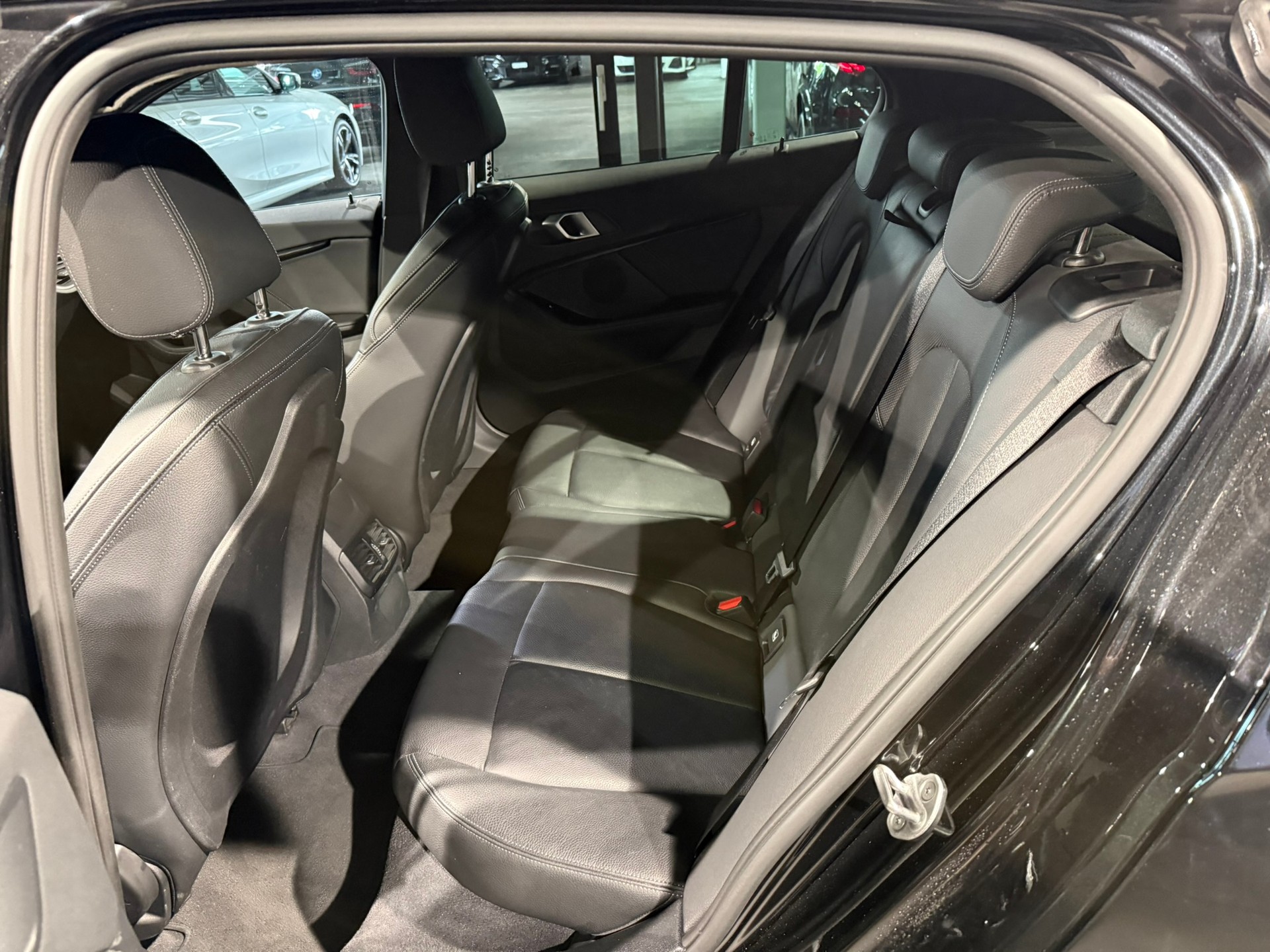 BMW M135i xDrive Steptronic-image-14