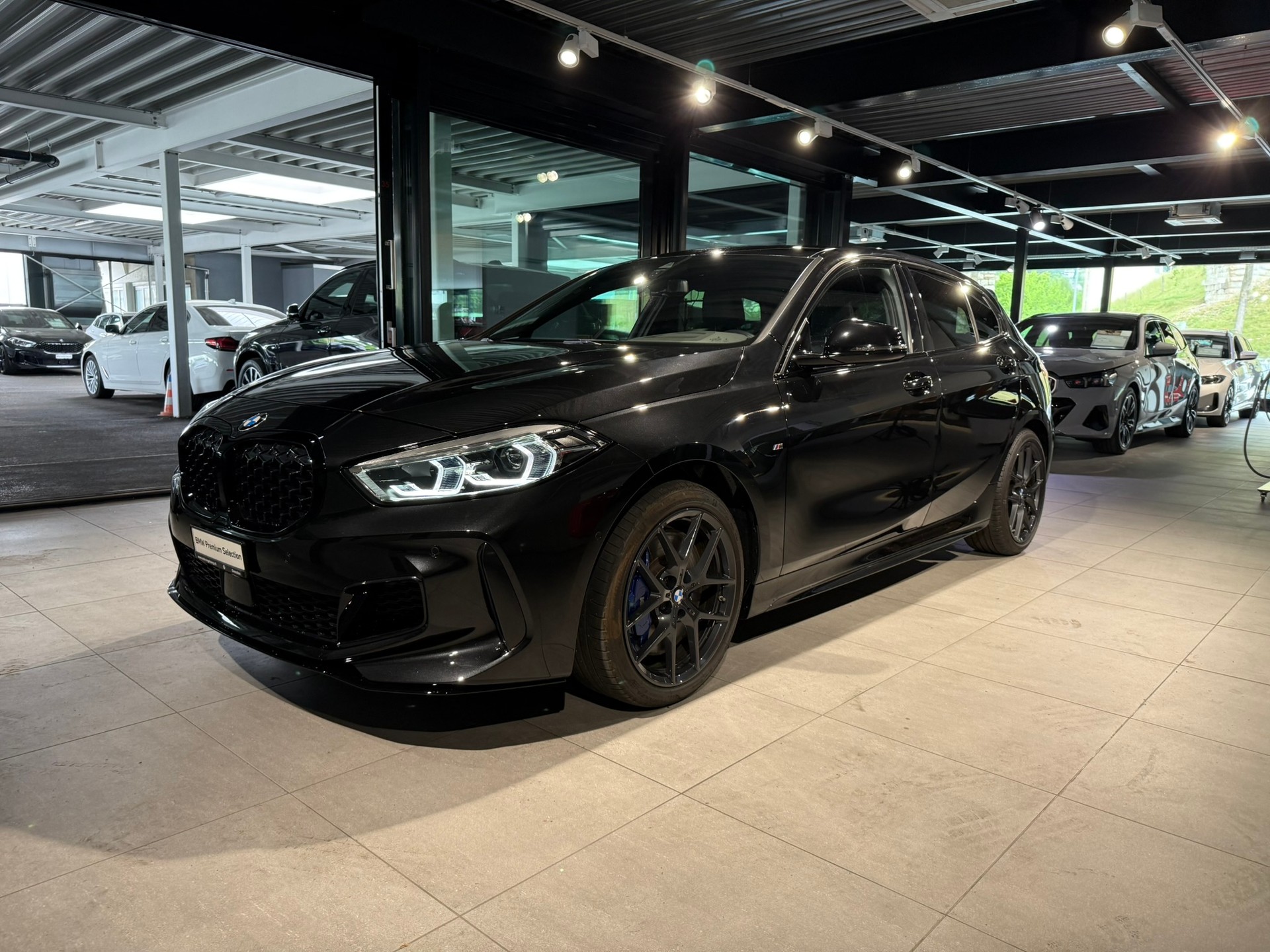 BMW M135i xDrive Steptronic-image-0